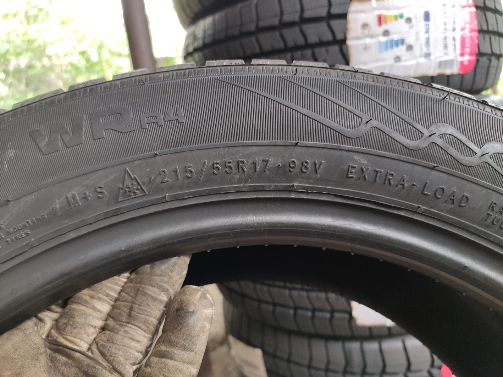 Гуми Зимни 215/55R17, снимка 4 - Гуми и джанти - 54807085