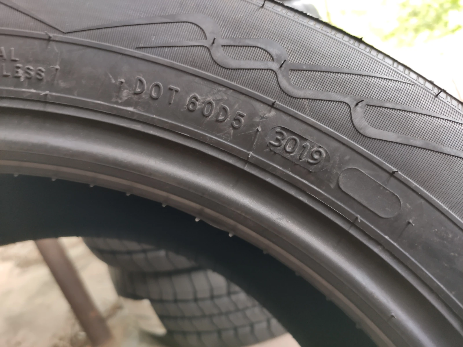 Гуми Зимни 215/55R17, снимка 5 - Гуми и джанти - 54807085