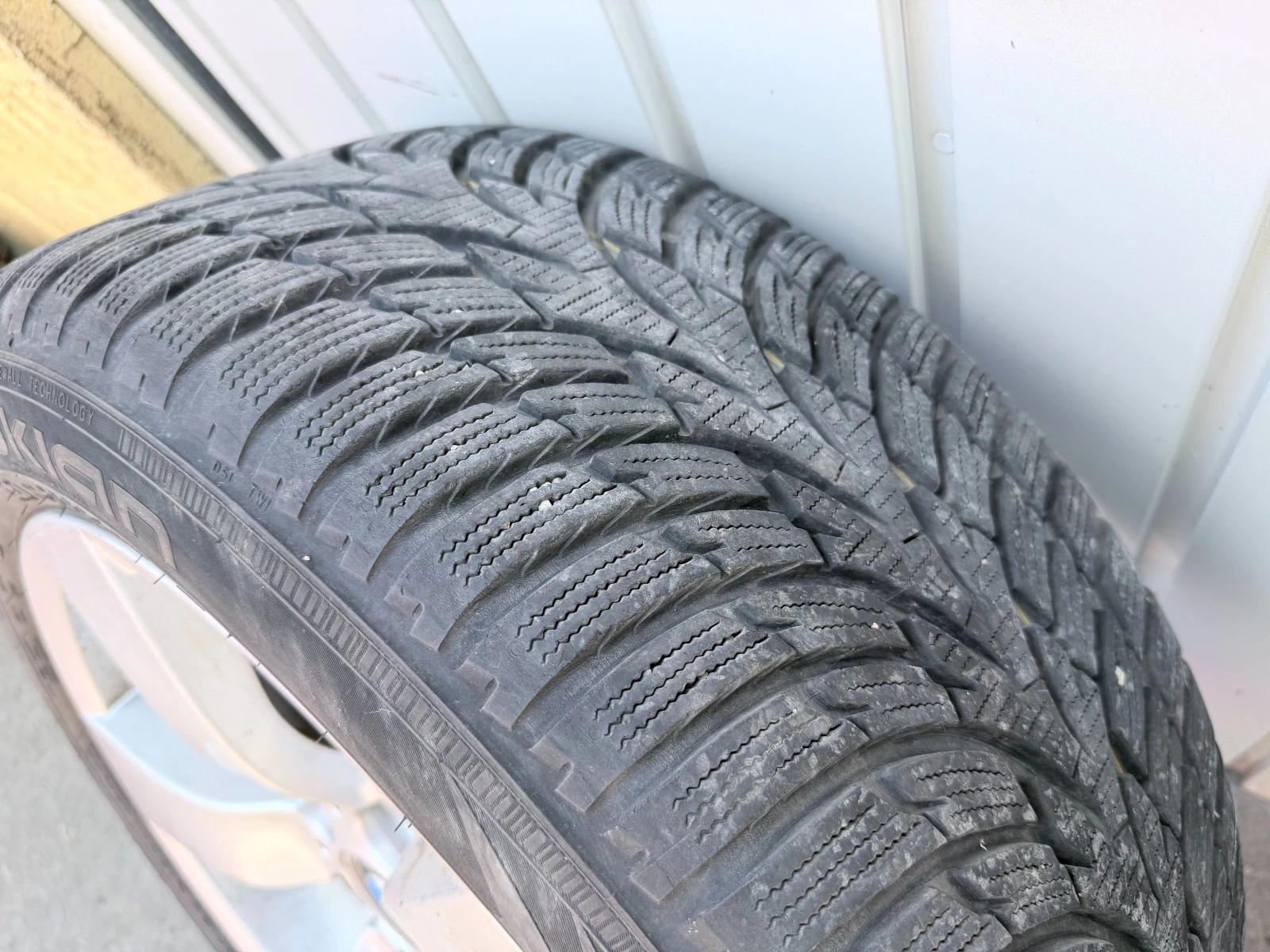 Гуми с джанти Nokian 225/50R17, снимка 8 - Гуми и джанти - 55706679