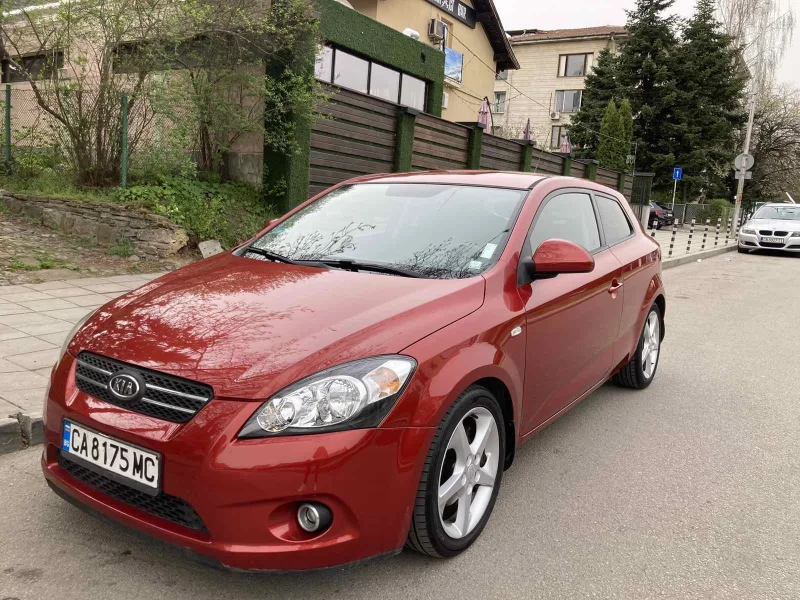 Kia Ceed 2.0 CRDI, снимка 3 - Автомобили и джипове - 47165756