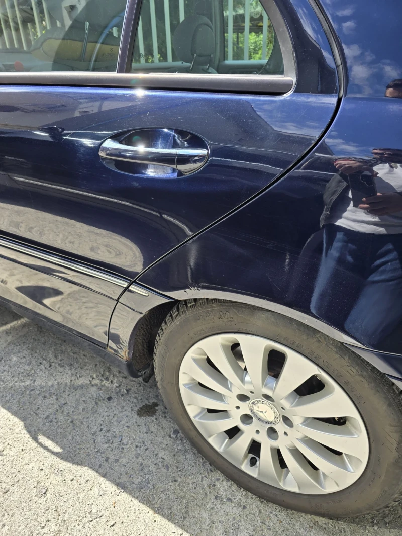Mercedes-Benz C 220, снимка 7 - Автомобили и джипове - 52273726