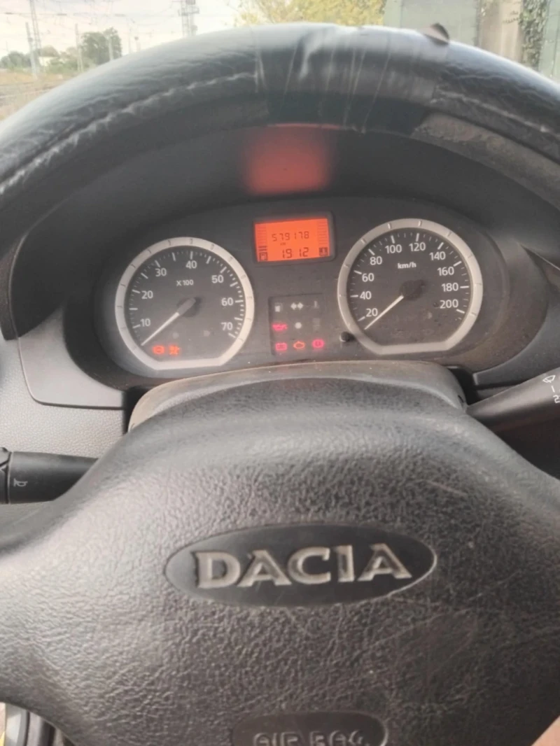 Dacia Logan 1.6, снимка 6 - Автомобили и джипове - 52703304