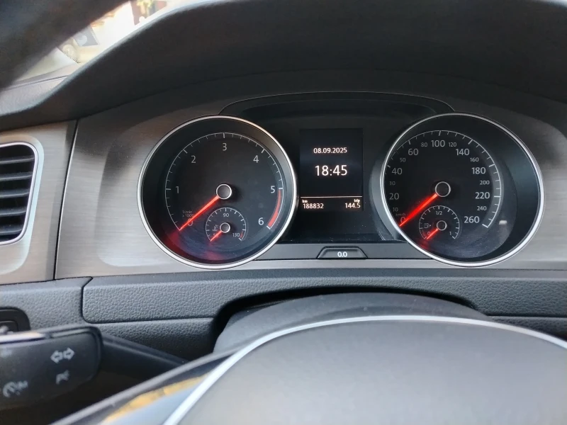 VW Golf 1.6TDI, снимка 12 - Автомобили и джипове - 52049958