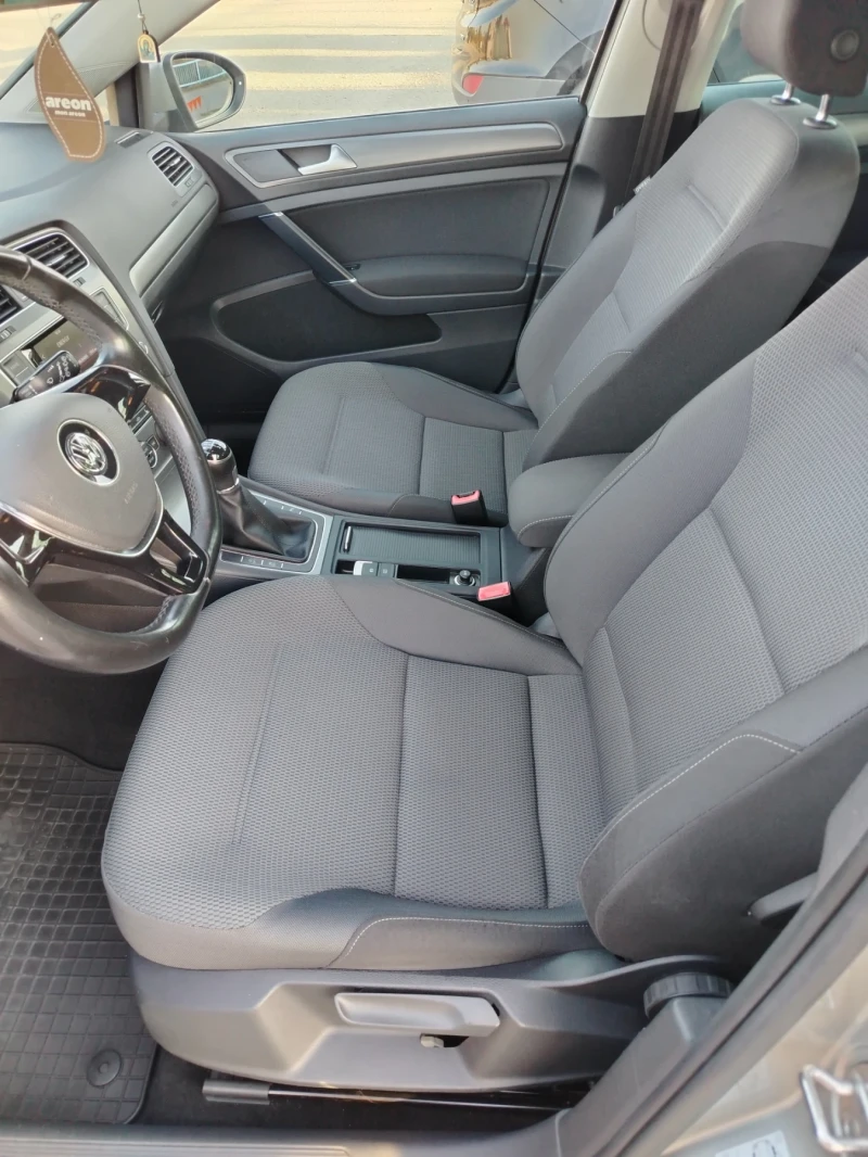 VW Golf 1.6TDI, снимка 10 - Автомобили и джипове - 52049958