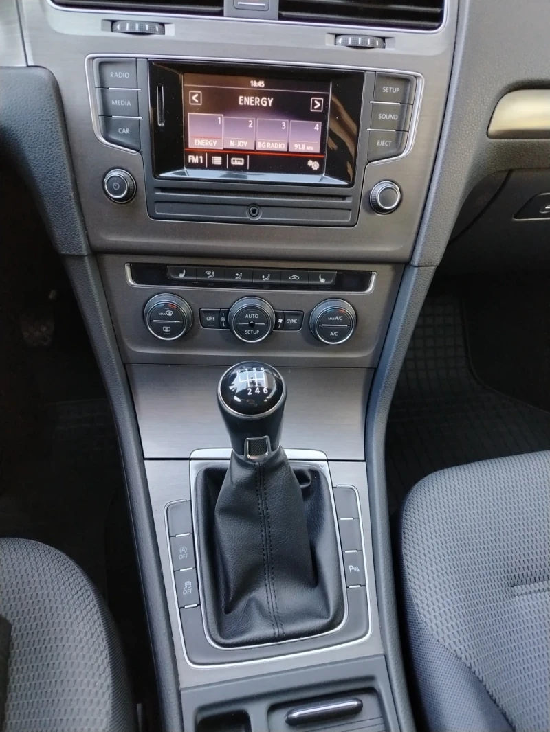 VW Golf 1.6TDI, снимка 11 - Автомобили и джипове - 52049958