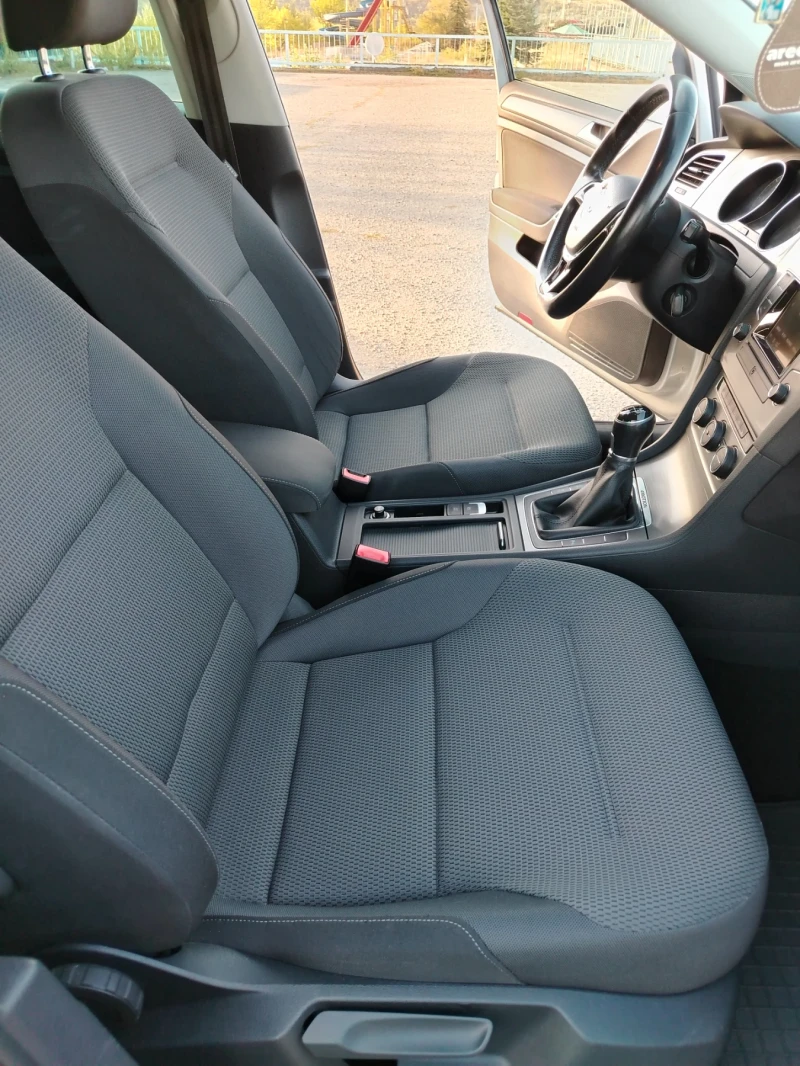 VW Golf 1.6TDI, снимка 9 - Автомобили и джипове - 52049958