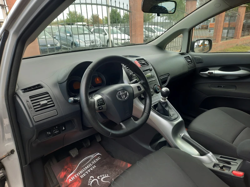 Toyota Auris 1.4 D-4D, снимка 8 - Автомобили и джипове - 52019802