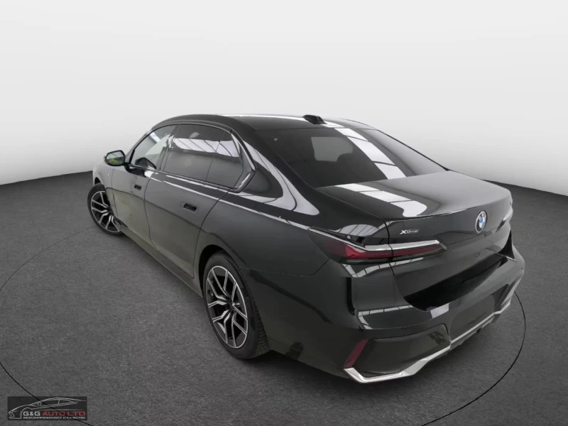 BMW 740 xDRIVE/300HP/M-SPORT/SKY-LOUNGE/B&W/S.CLOSE/968f, снимка 2 - Автомобили и джипове - 52711163