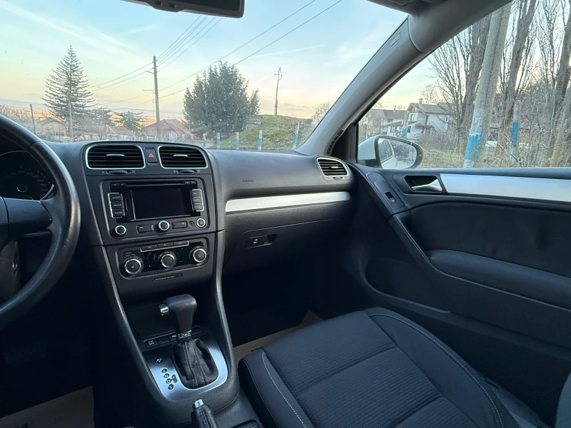 VW Golf 1.6 TDI DSG , снимка 13 - Автомобили и джипове - 53423894