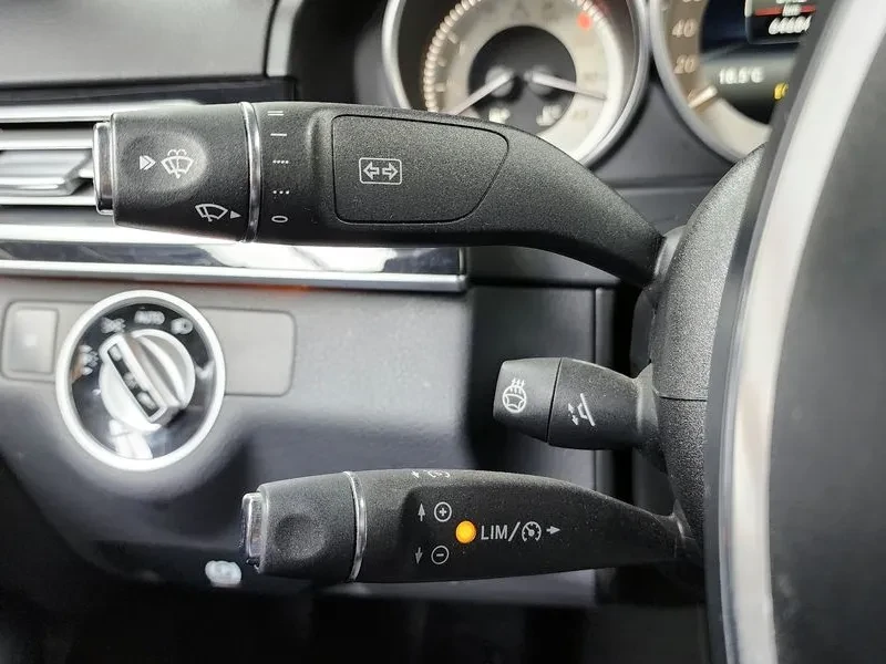 Mercedes-Benz E 220 Avantgarde Sport, снимка 14 - Автомобили и джипове - 54148345