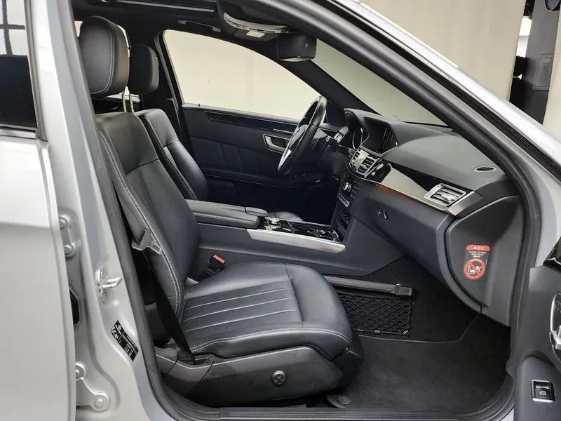 Mercedes-Benz E 220 Avantgarde Sport, снимка 11 - Автомобили и джипове - 54148345