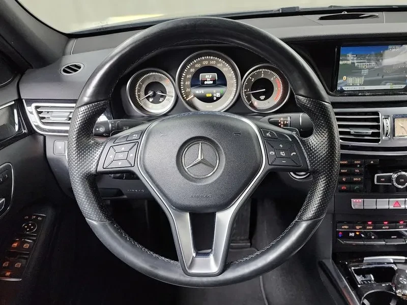 Mercedes-Benz E 220 Avantgarde Sport, снимка 13 - Автомобили и джипове - 54148345