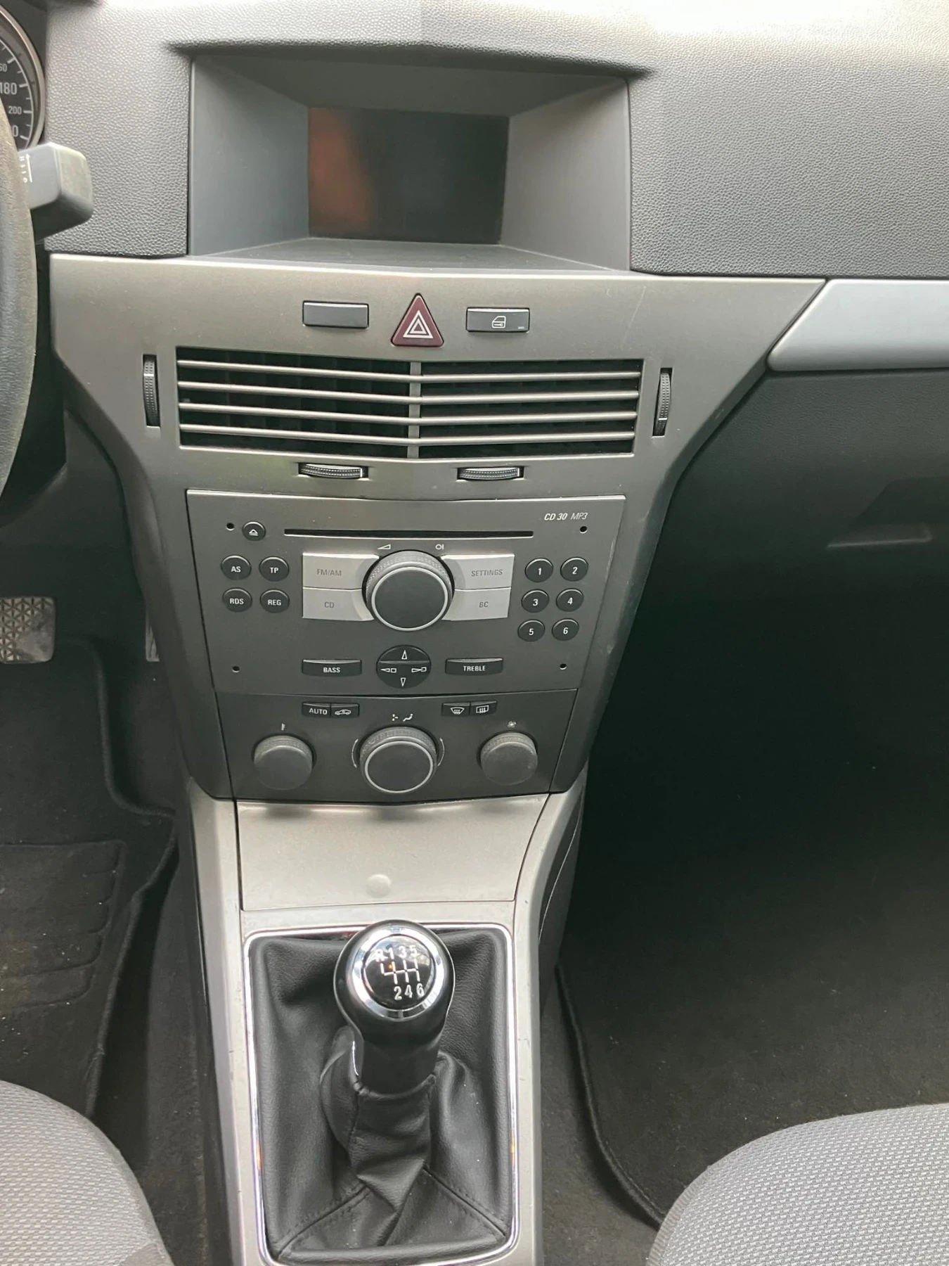 Opel Astra 1.9 120к GTC - изображение 9
