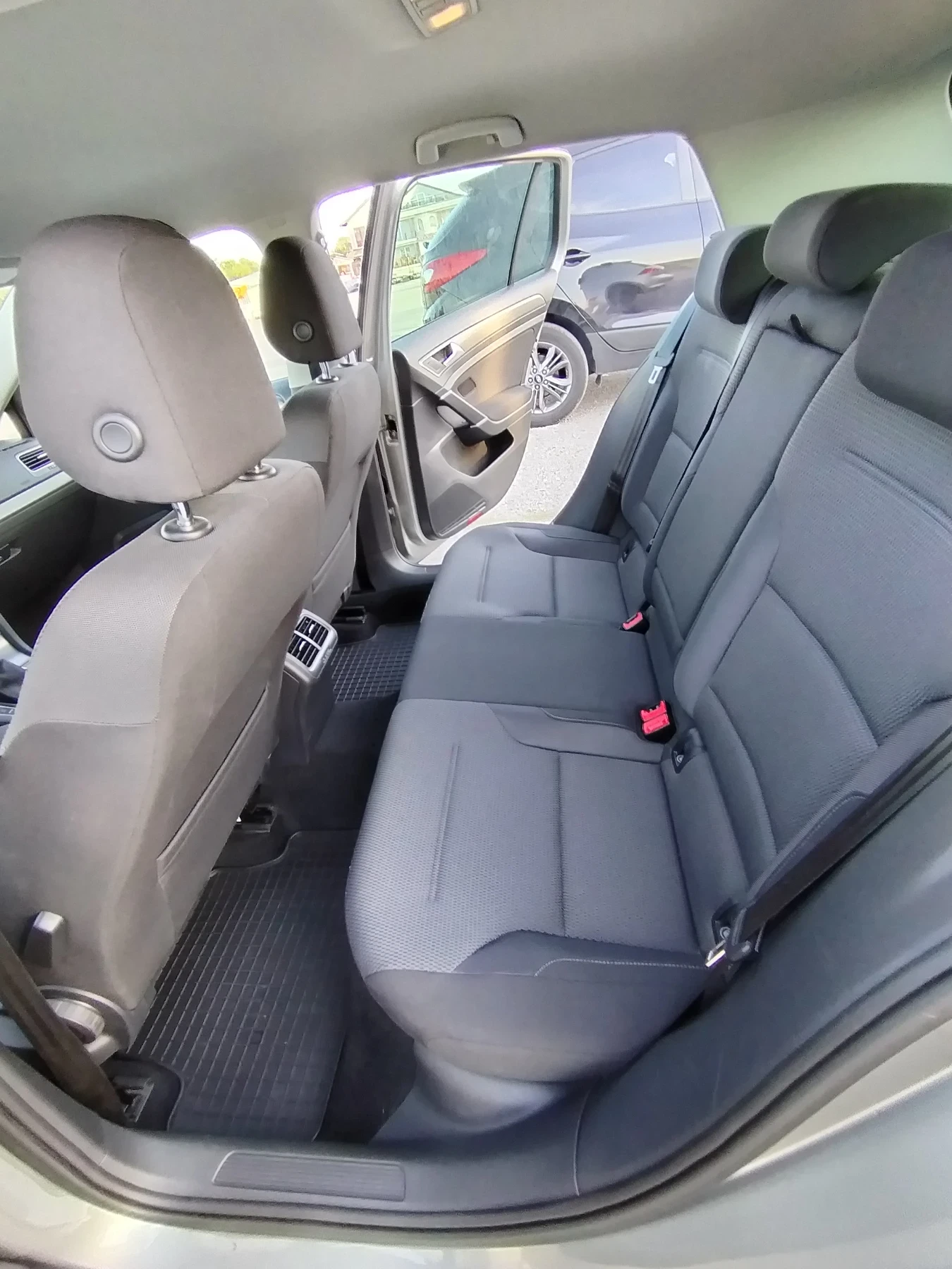 VW Golf 1.6TDI - изображение 7