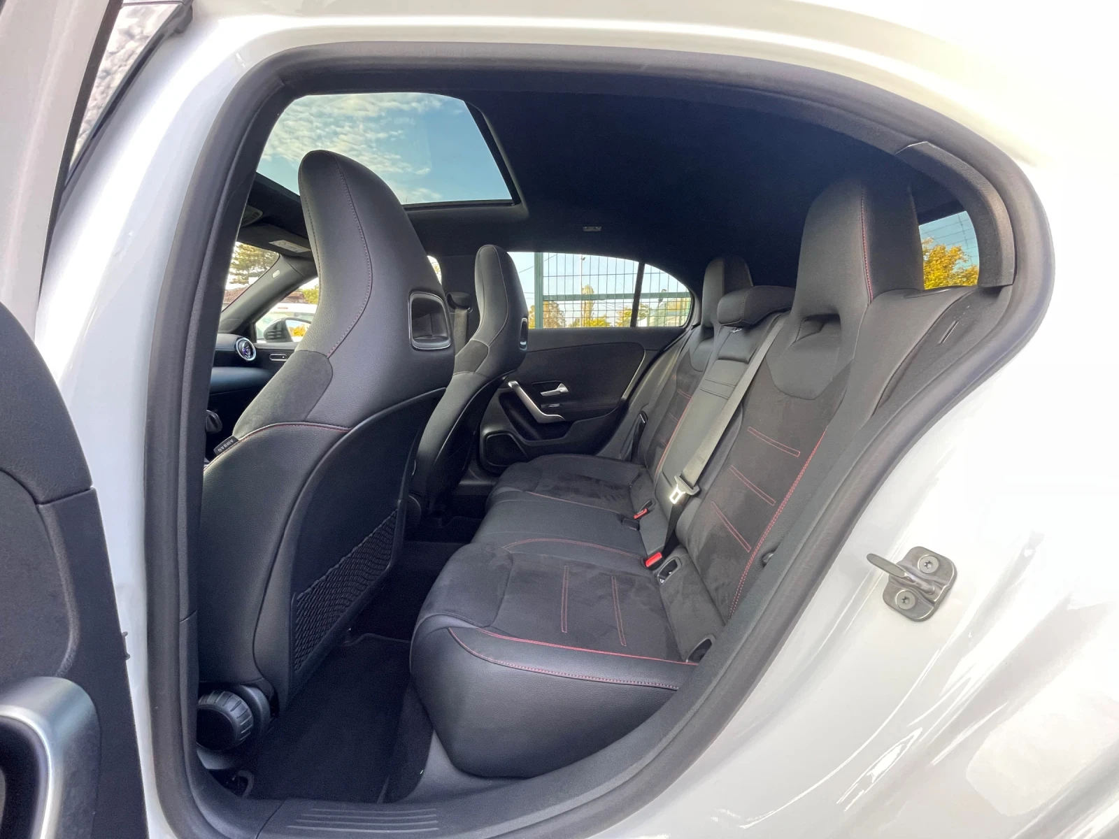 Mercedes-Benz A 180 AMG* KEYLESS* PANO* NIGHT* ГАРАНЦИЯ | Mobile.bg — изображение 15