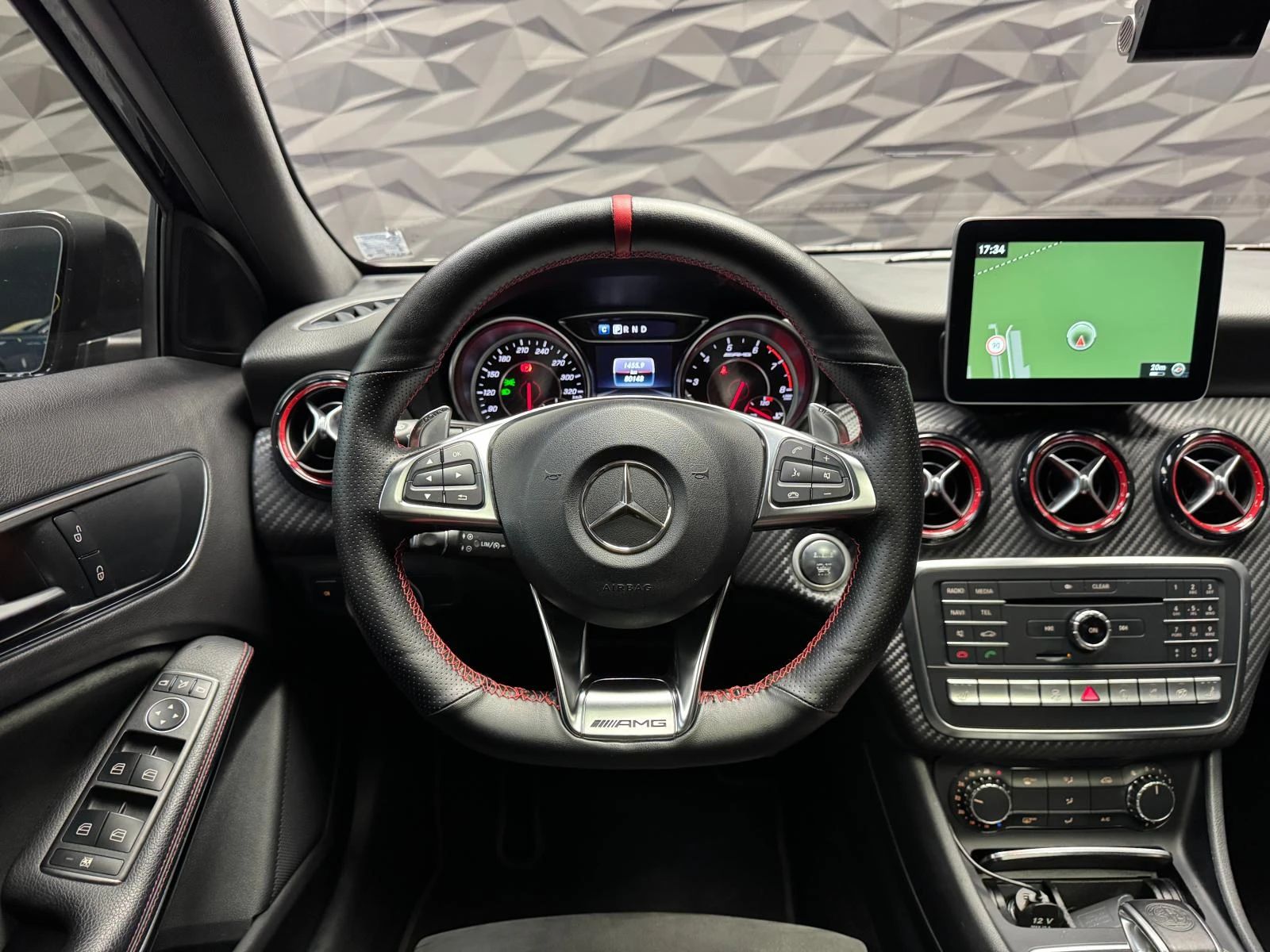 Mercedes-Benz A45 AMG Carbon* Camera* Pano* Navi - изображение 6