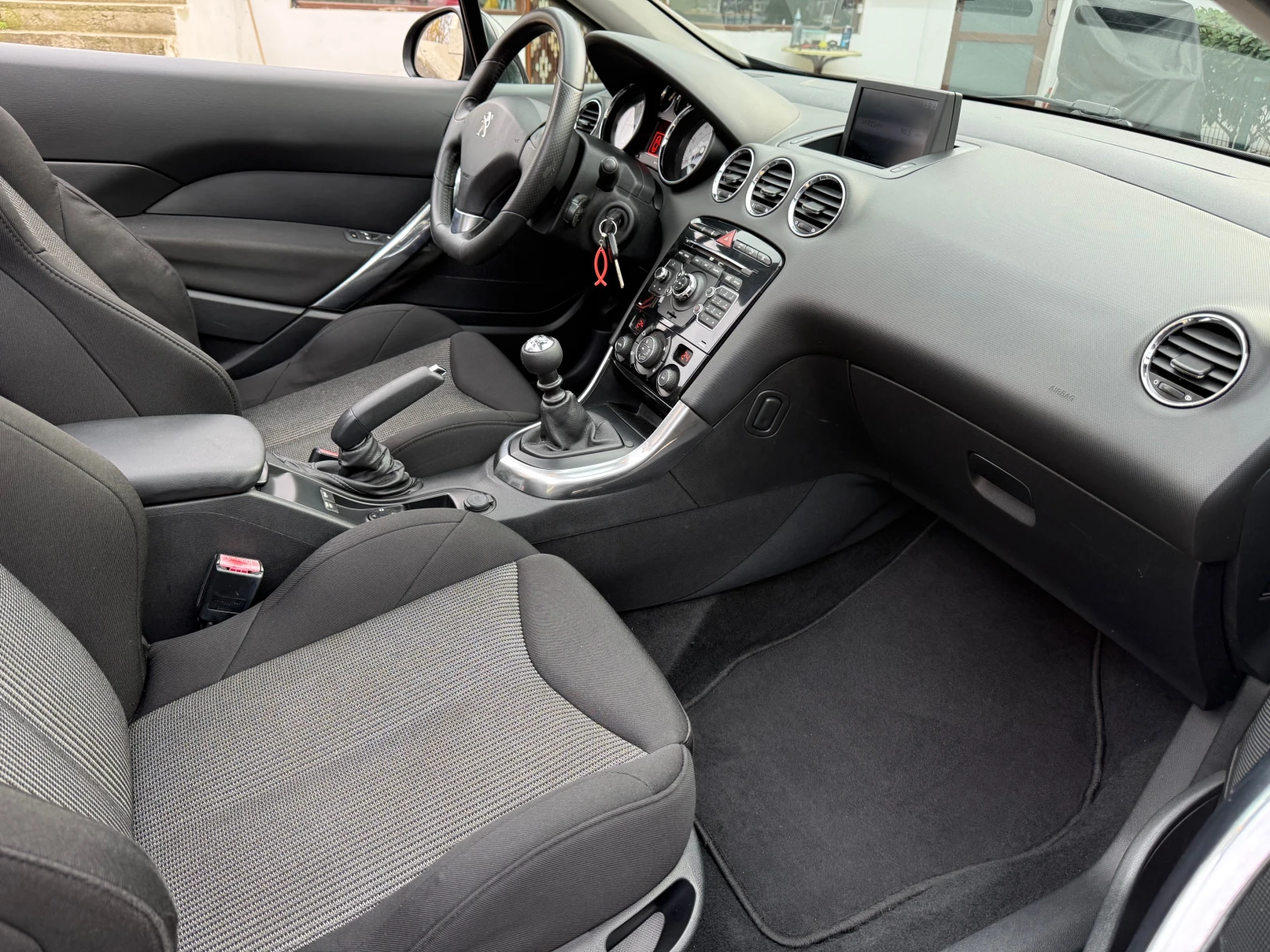 Peugeot 308 CC 1.6E-HDI - изображение 8