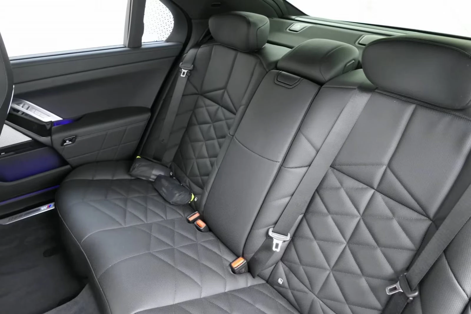 BMW 740 xDRIVE/300HP/M-SPORT/SKY-LOUNGE/B&W/S.CLOSE/968f - изображение 8