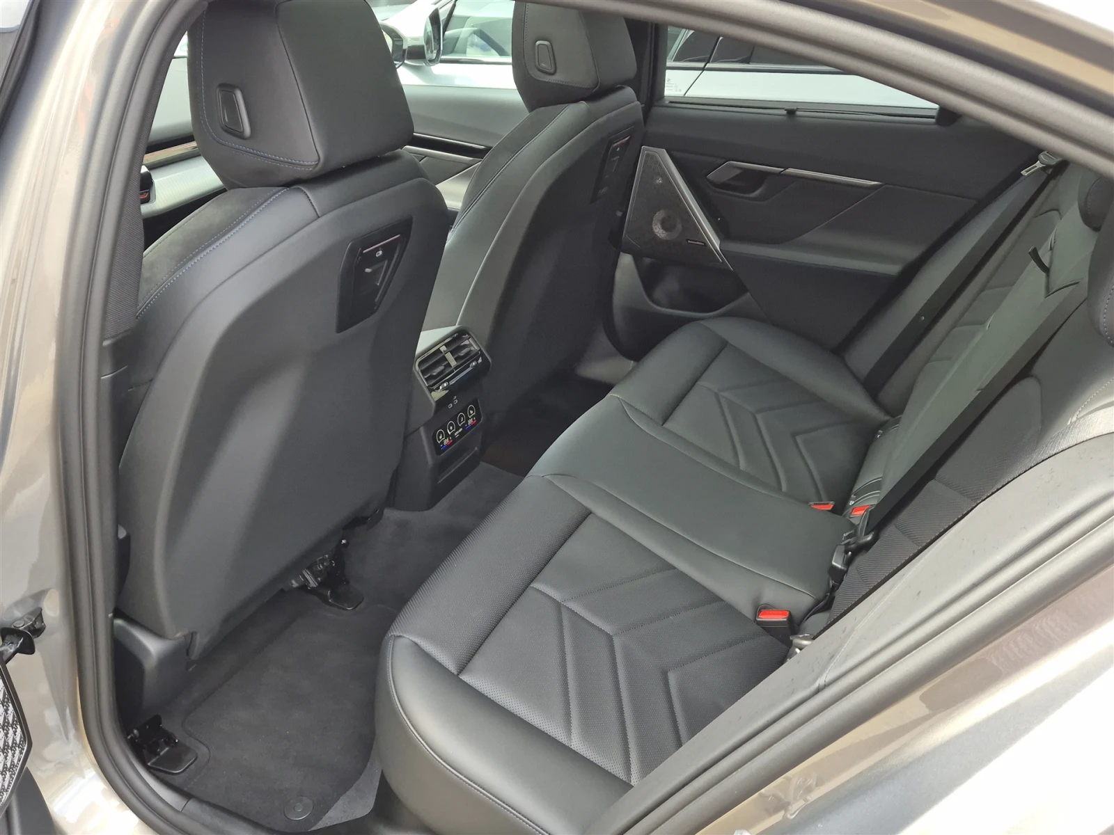 BMW 540 xDrive - изображение 8