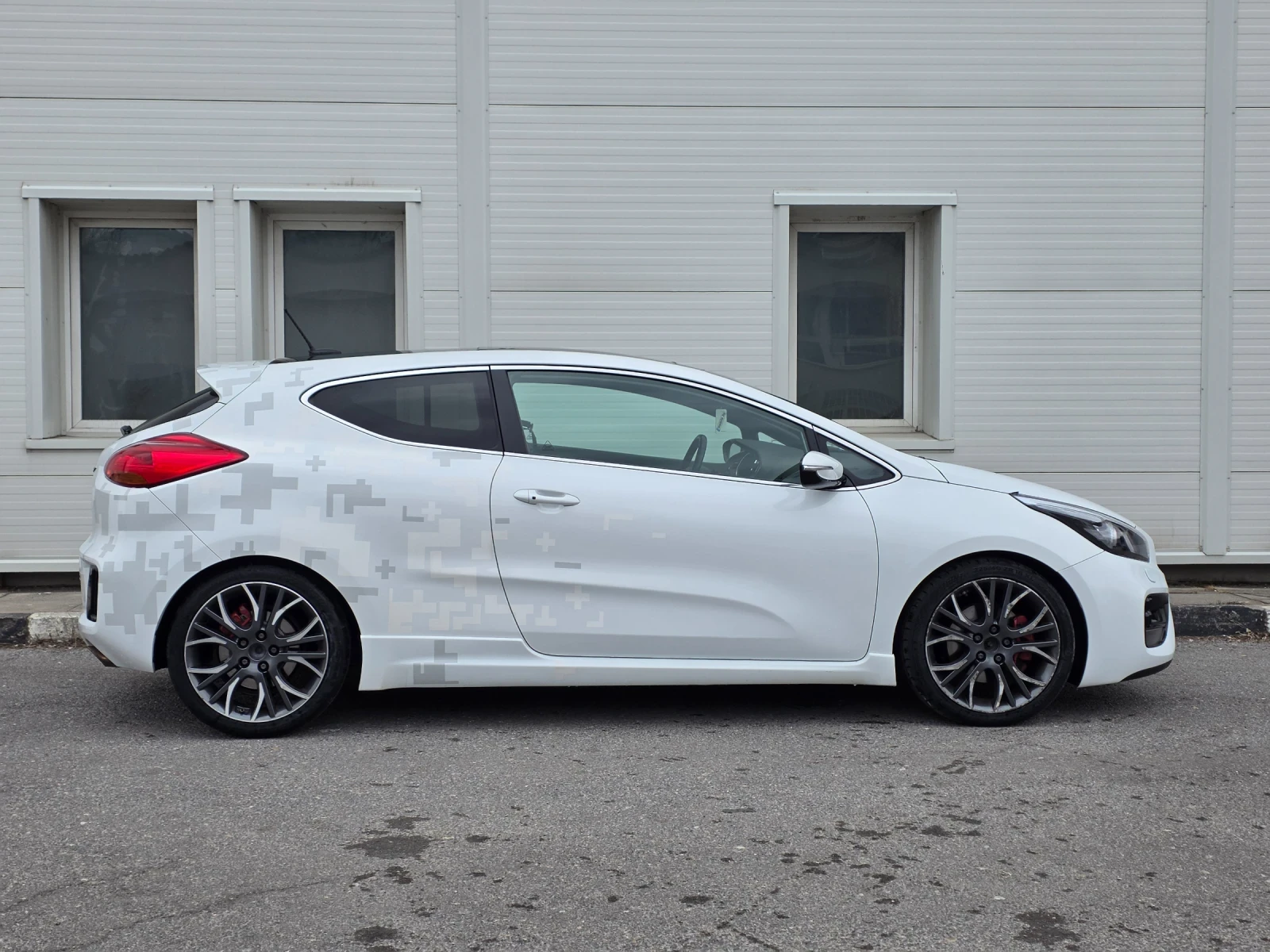 Kia Ceed 1.6 GT Track, снимка 5 - Автомобили и джипове - 53890608