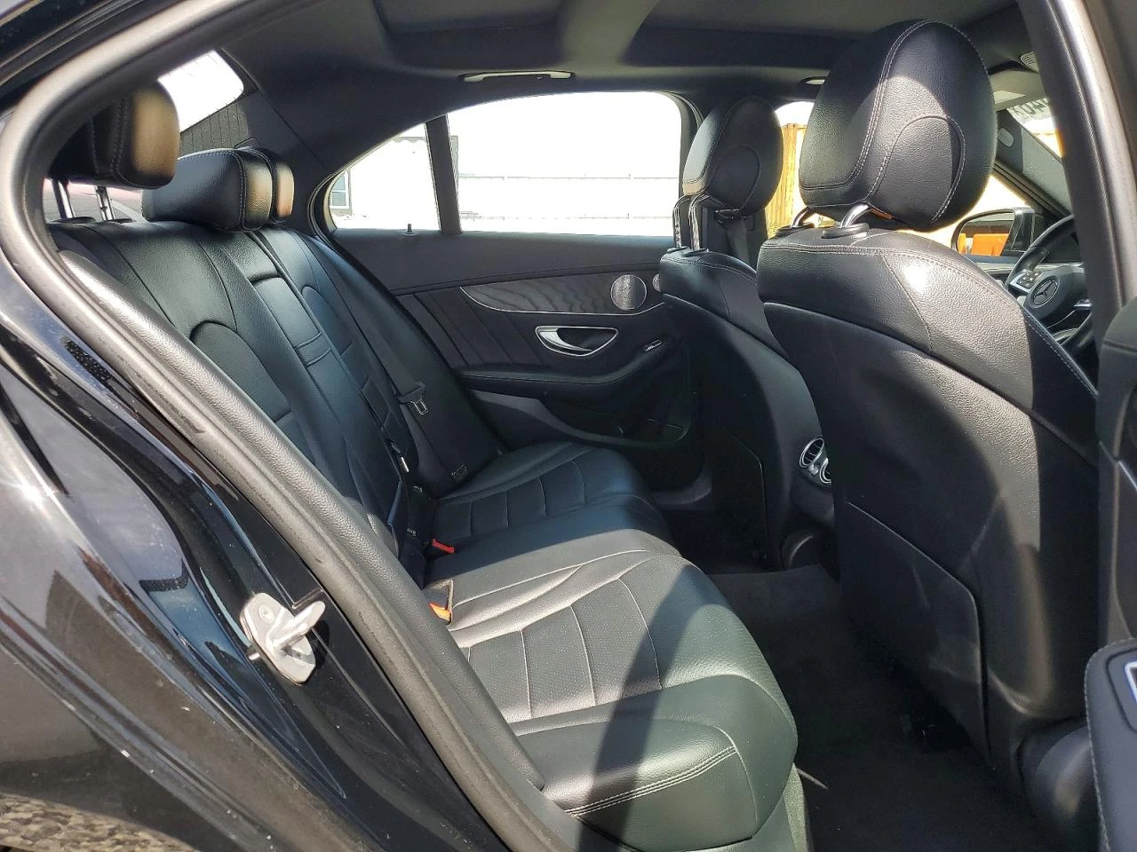 Mercedes-Benz C 300 4MATIC* AMG-пакет* Burmester* подгрев* KEYLESS* , снимка 8 - Автомобили и джипове - 54037835