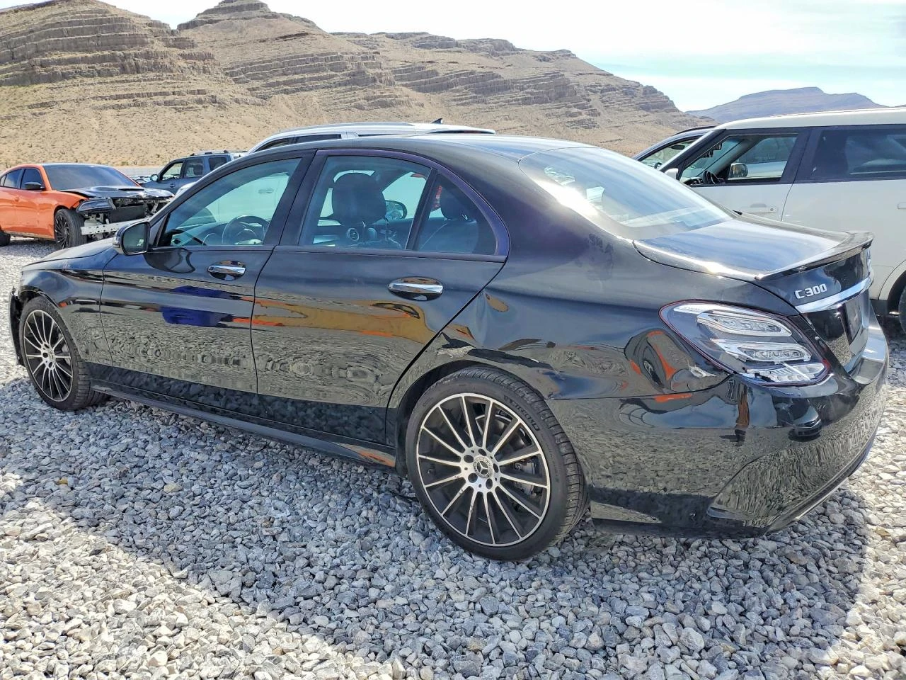 Mercedes-Benz C 300 4MATIC* AMG-пакет* Burmester* подгрев* KEYLESS* , снимка 4 - Автомобили и джипове - 54037835