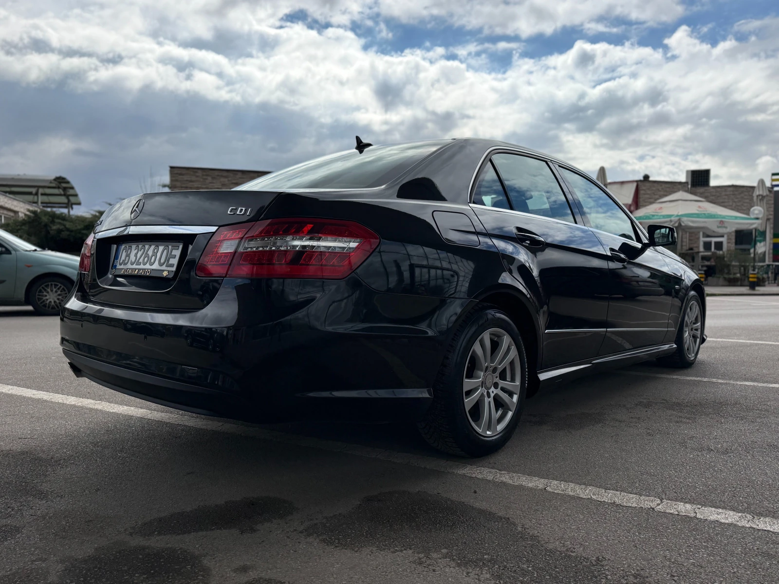 Mercedes-Benz E 250 6 МЕСЕЦА ГАРАНЦИЯ/204к.с. Avantgarde Дистроник, снимка 4 - Автомобили и джипове - 54081433