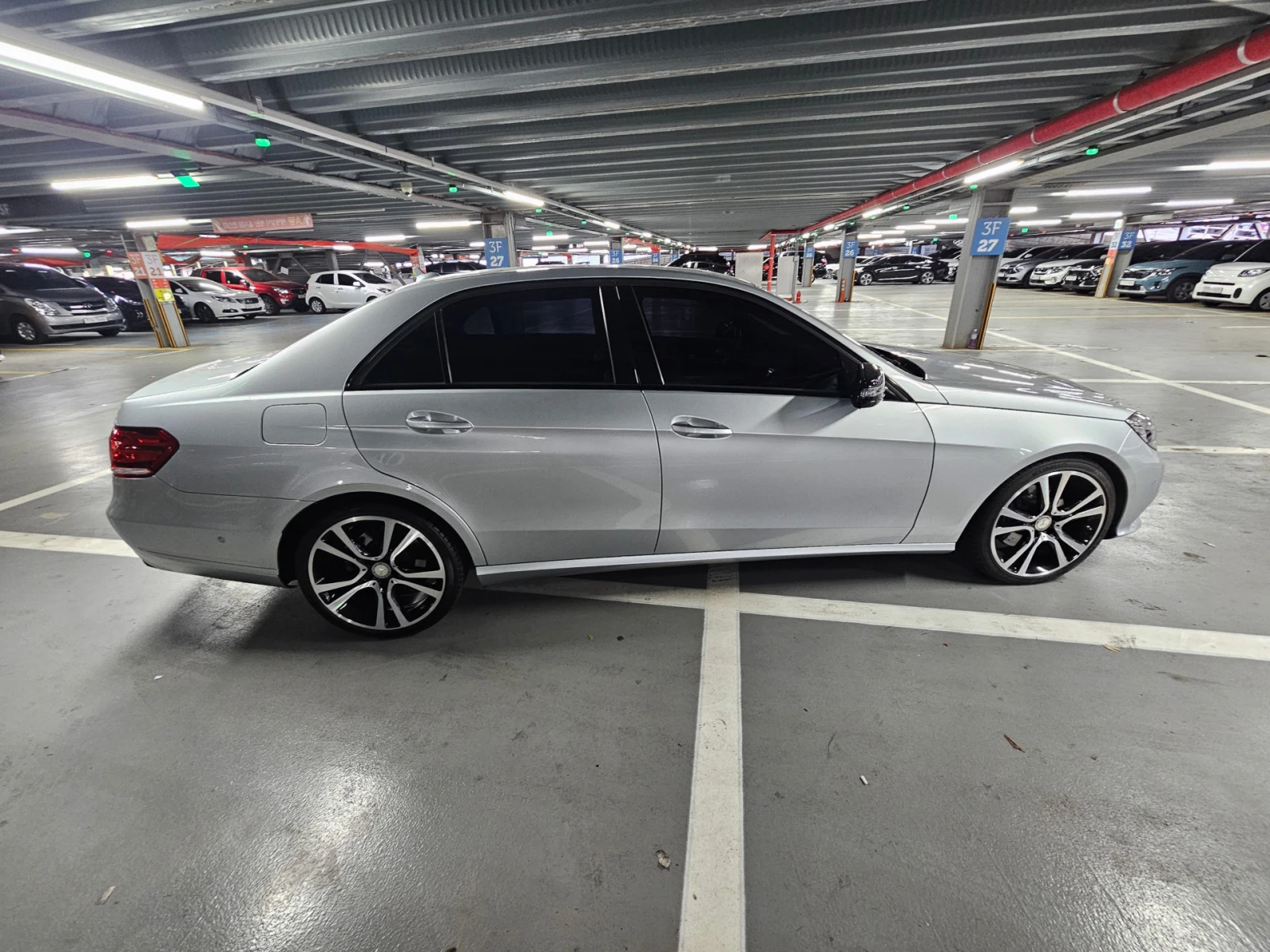 Mercedes-Benz E 220 Avantgarde Sport, снимка 4 - Автомобили и джипове - 54148345