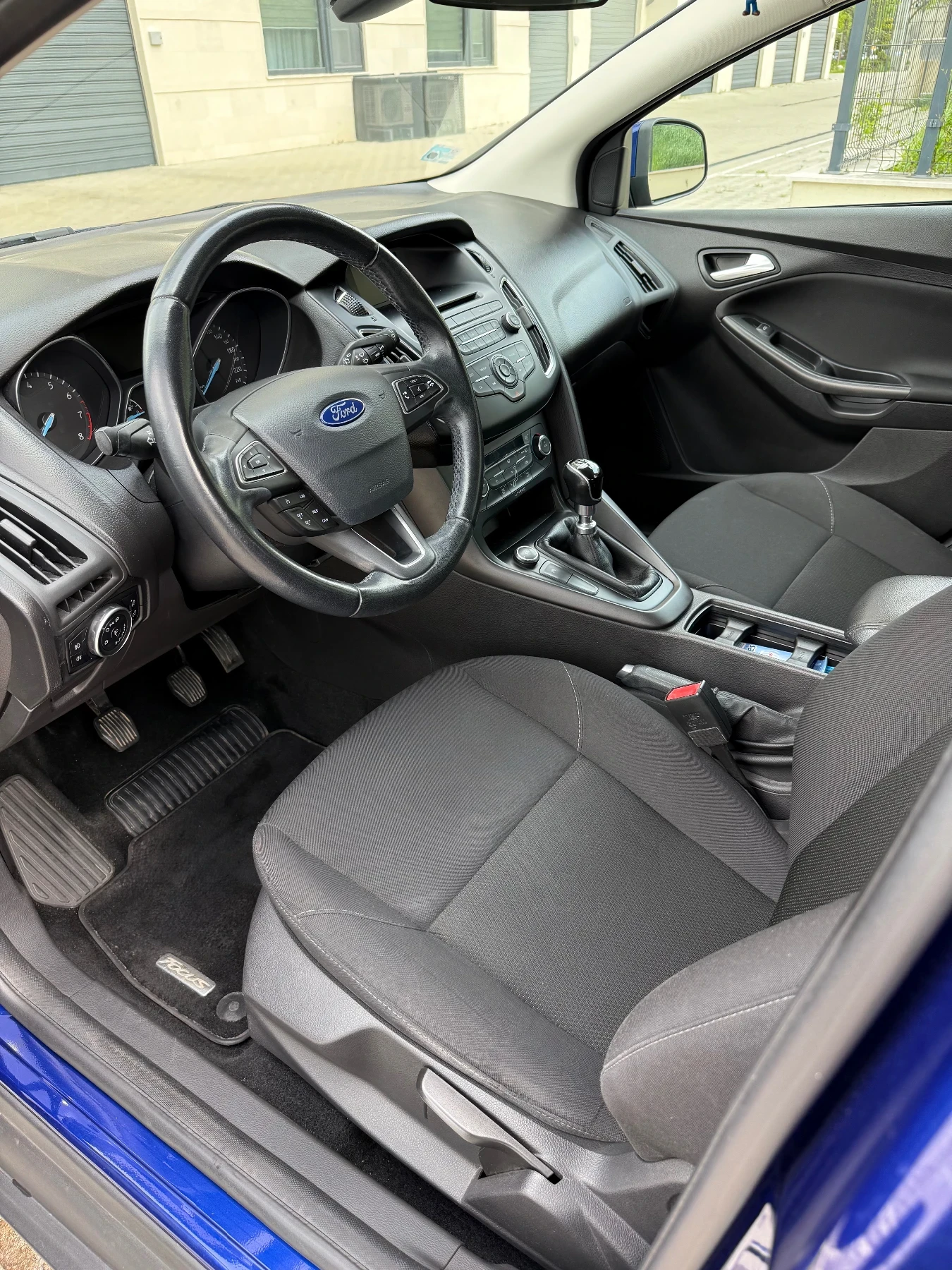 Ford Focus EcoBoost 125 PS M6, снимка 9 - Автомобили и джипове - 54360504