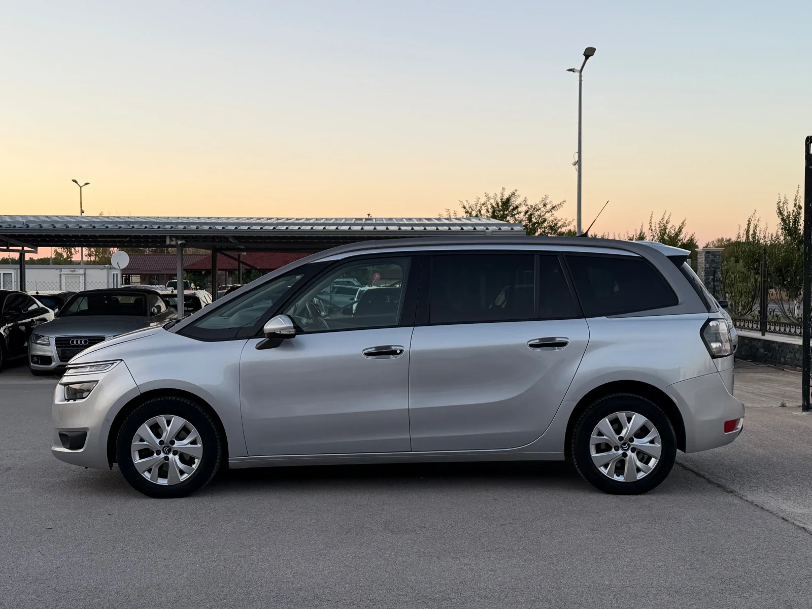 Citroen C4 Picasso 1.6HDI АВТОМАТ НАВИ ДИГИТАЛ 6+ 1, снимка 2 - Автомобили и джипове - 55184089
