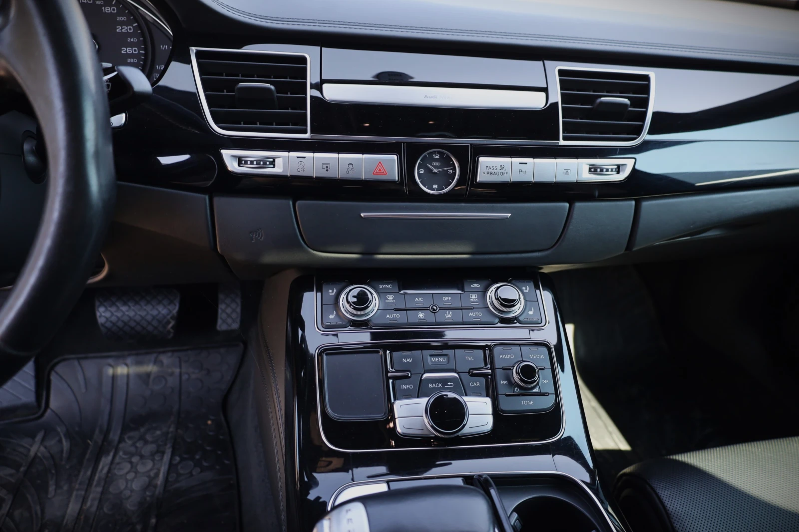 Audi A8 4.2 ДИЗЕЛ, снимка 11 - Автомобили и джипове - 55362763