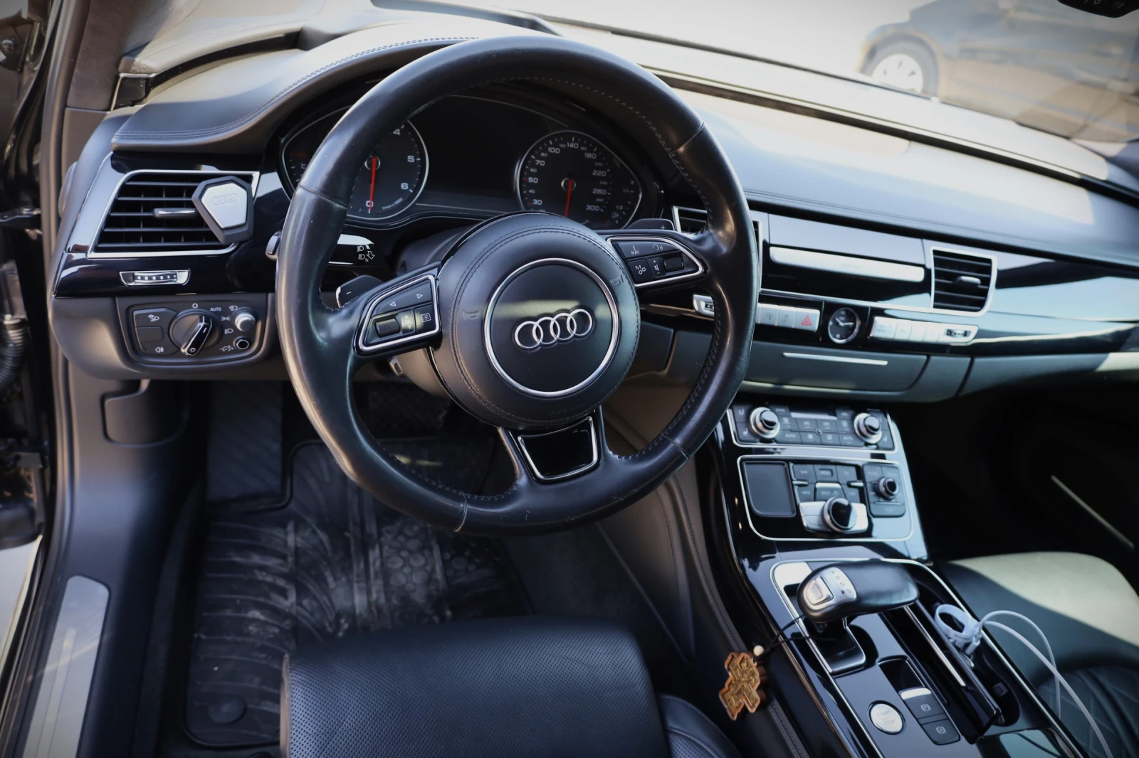 Audi A8 4.2 ДИЗЕЛ, снимка 9 - Автомобили и джипове - 55362763