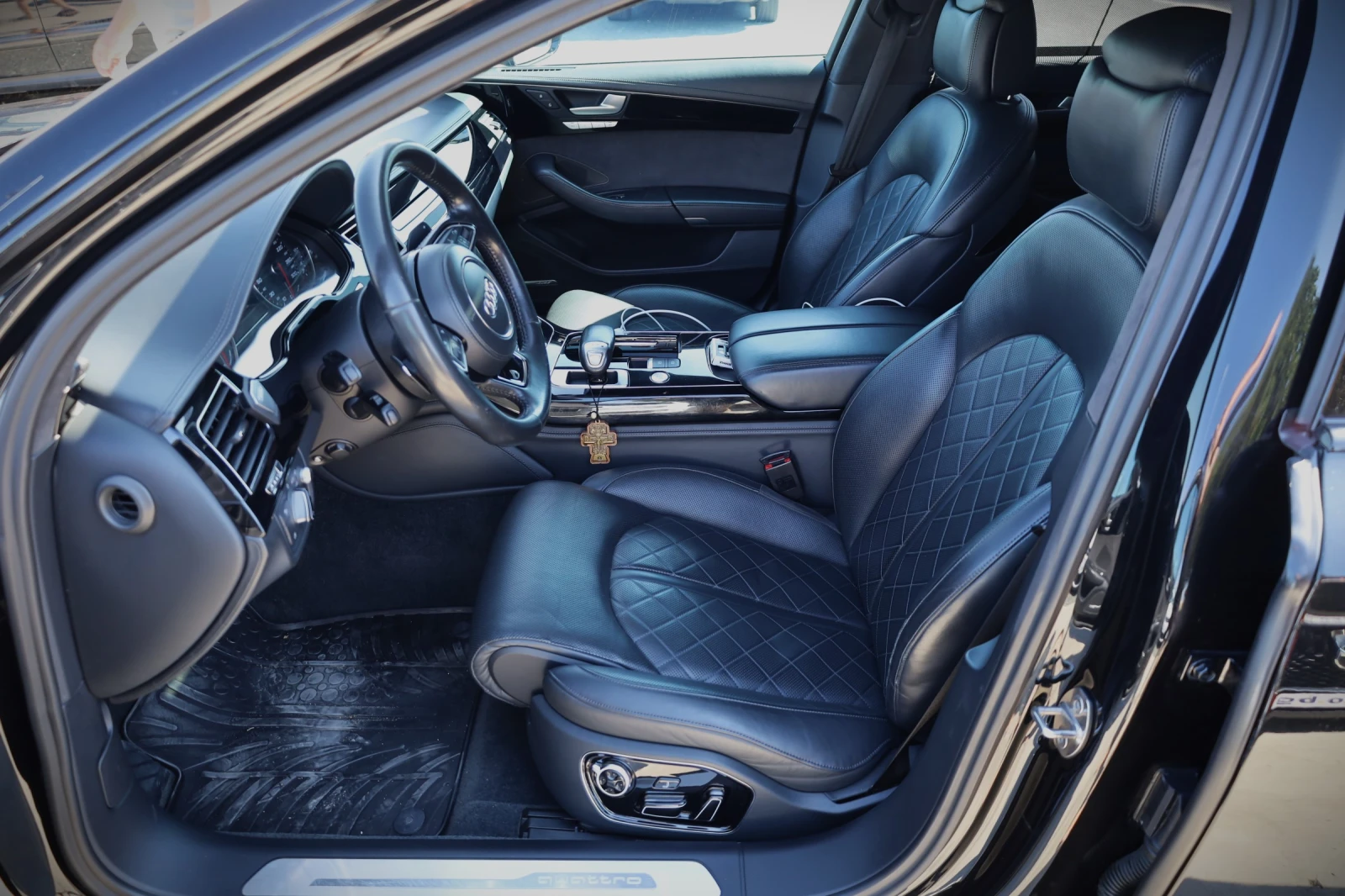 Audi A8 4.2 ДИЗЕЛ, снимка 14 - Автомобили и джипове - 55362763