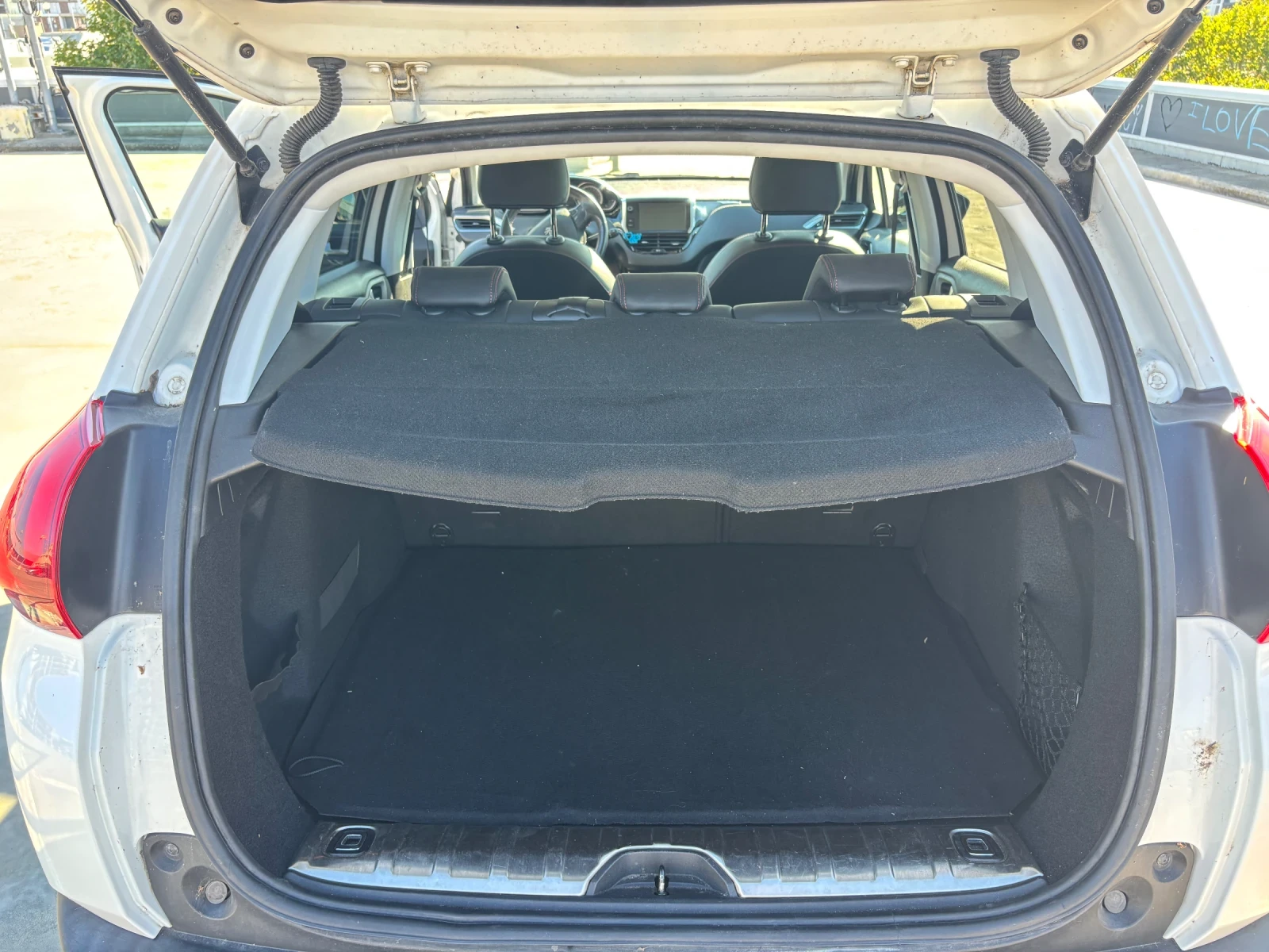 Peugeot 2008, снимка 15 - Автомобили и джипове - 55777071