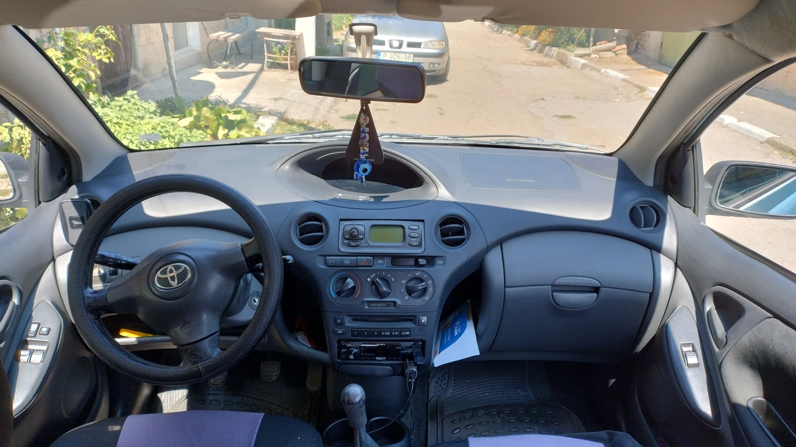 Toyota Yaris 1.0 VVT-i, снимка 8 - Автомобили и джипове - 55855024