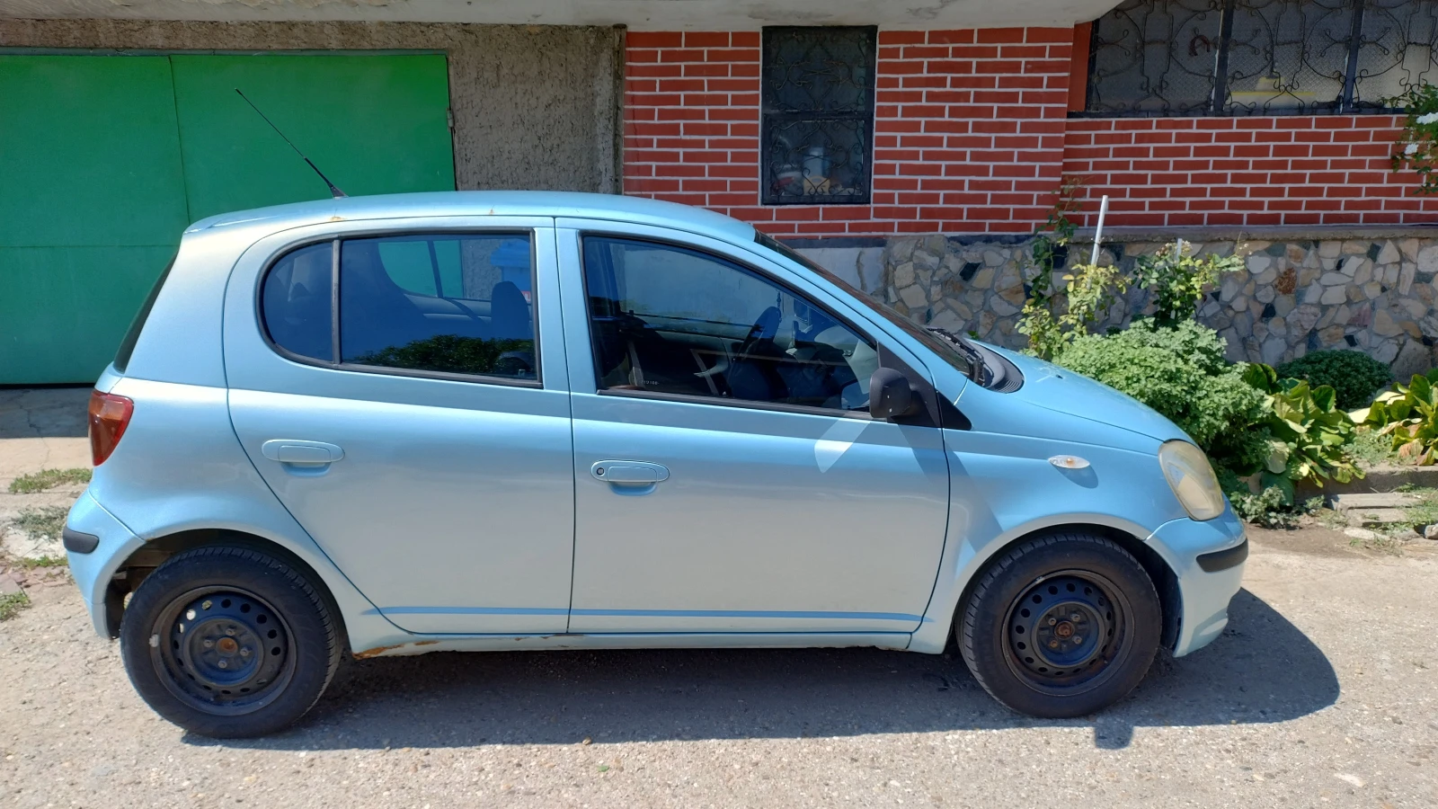 Toyota Yaris 1.0 VVT-i, снимка 6 - Автомобили и джипове - 55855024