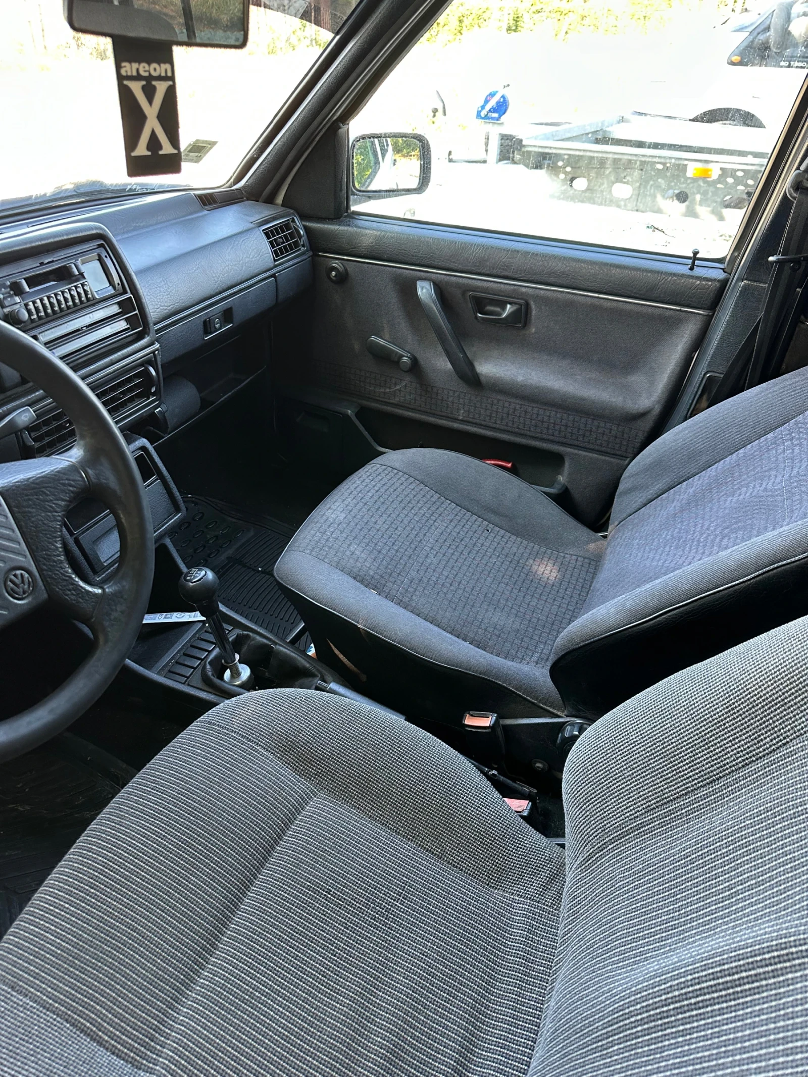 VW Golf 1.6TD , снимка 7 - Автомобили и джипове - 56074632