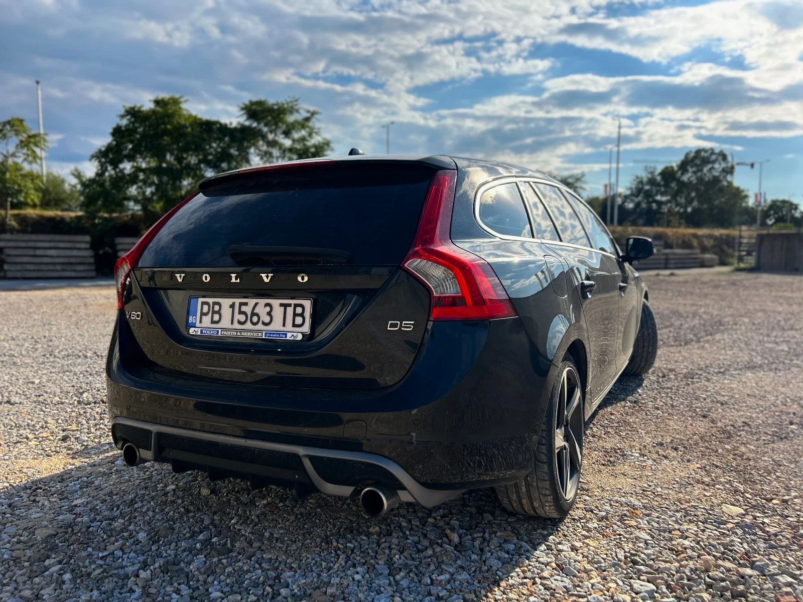 Volvo V60 Volvo V60 D5 2.4 R-Design | 215 к.с. | Automatic, снимка 9 - Автомобили и джипове - 56108271