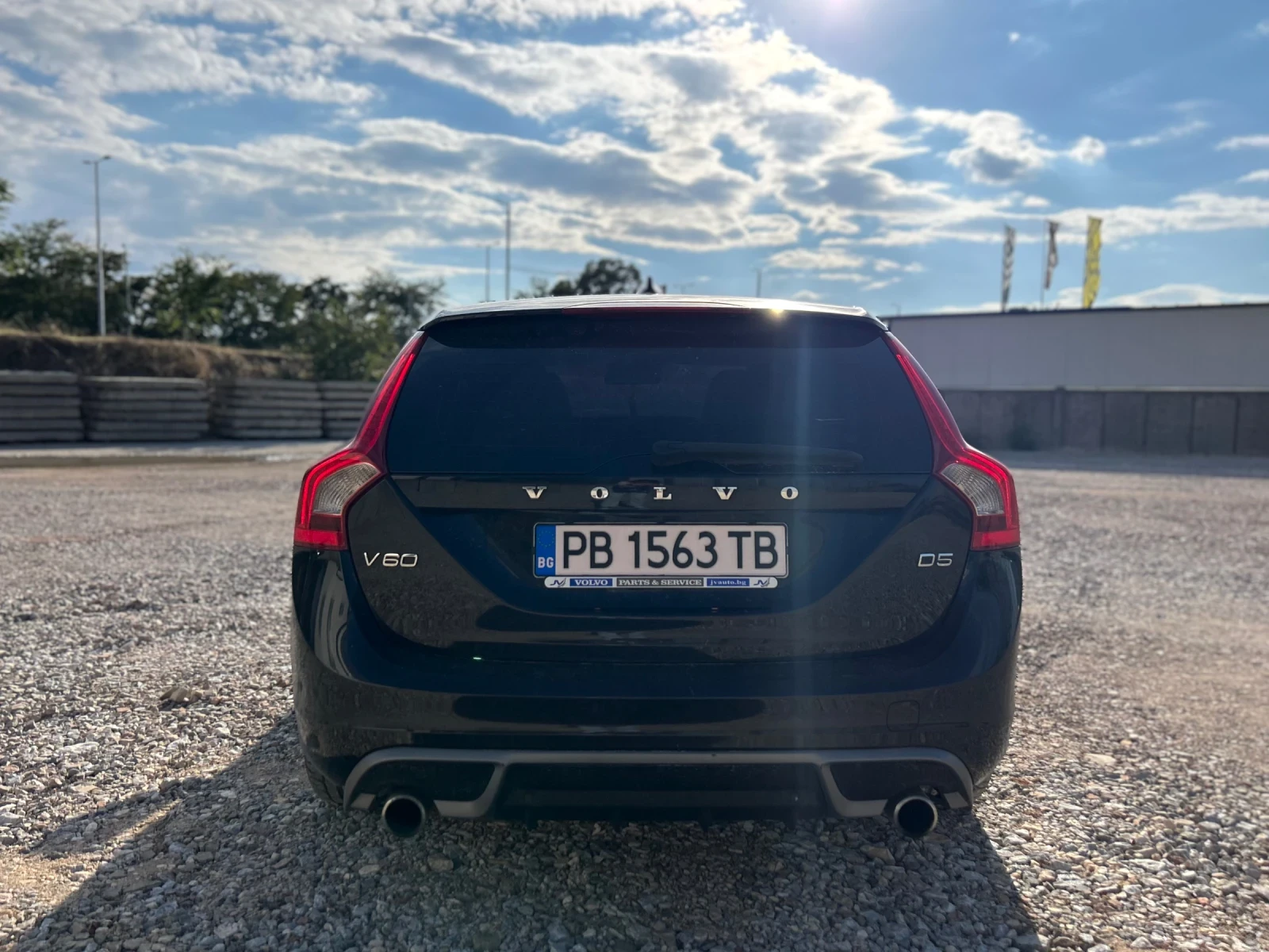 Volvo V60 Volvo V60 D5 2.4 R-Design | 215 к.с. | Automatic, снимка 2 - Автомобили и джипове - 56108271