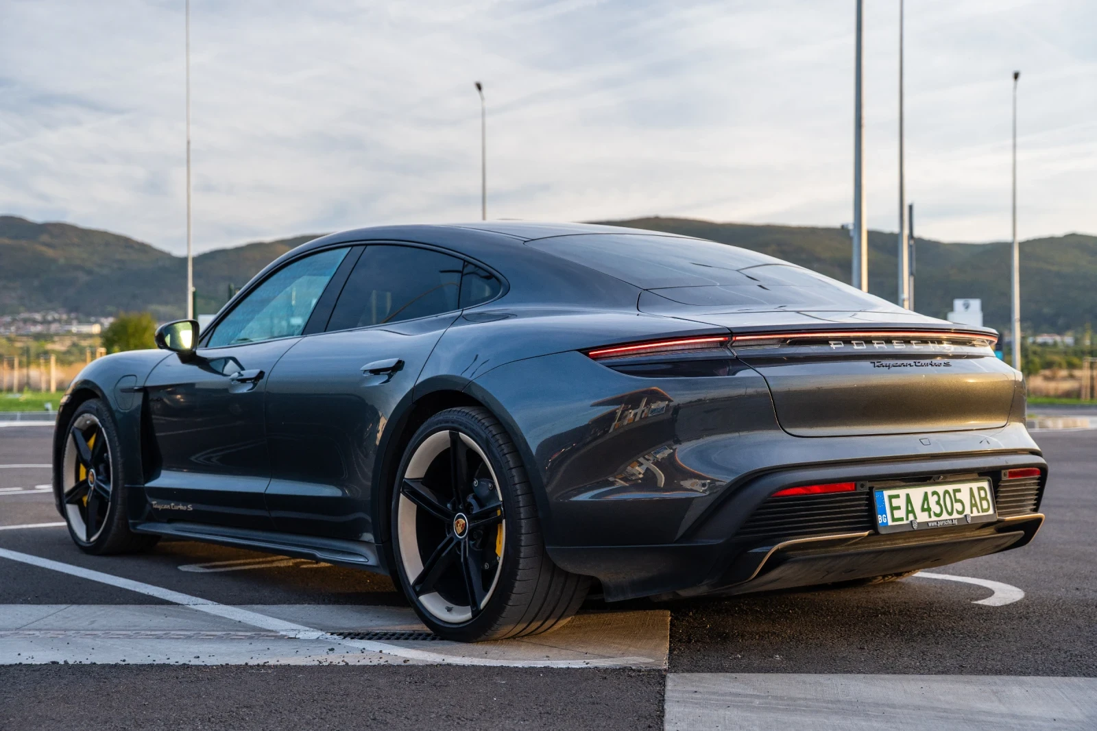 Porsche Taycan Turbo s Porsche approved ����� �������� �������� | Mobile.bg � ����������� 2
