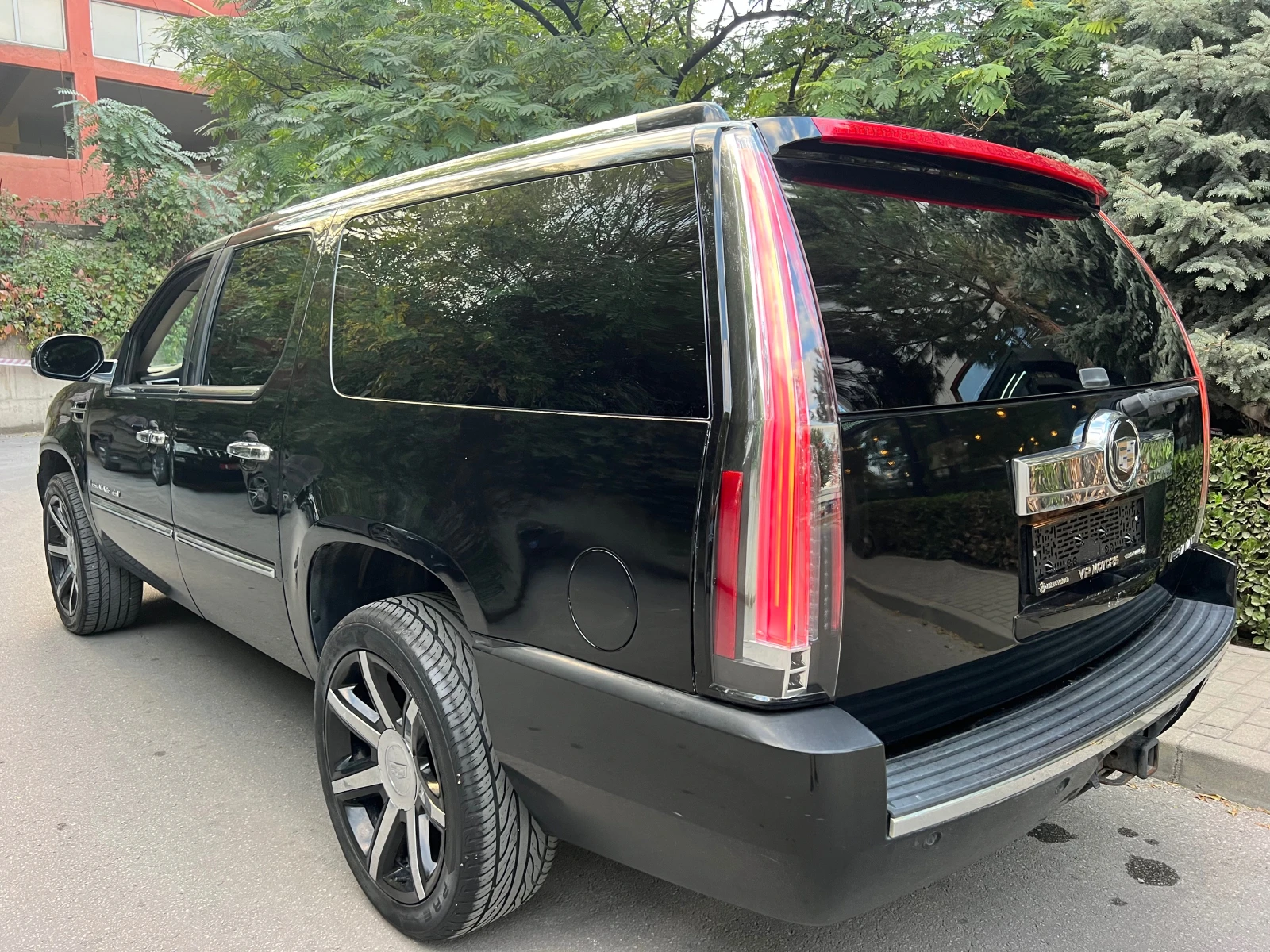 Cadillac Escalade 6.2i PREMIUM/FACELIFT/LCD/PODGREV/KOJA/FULL/UNIKAT - изображение 4