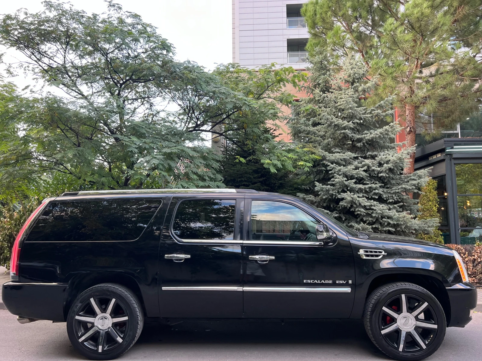 Cadillac Escalade 6.2i PREMIUM/FACELIFT/LCD/PODGREV/KOJA/FULL/UNIKAT - изображение 6