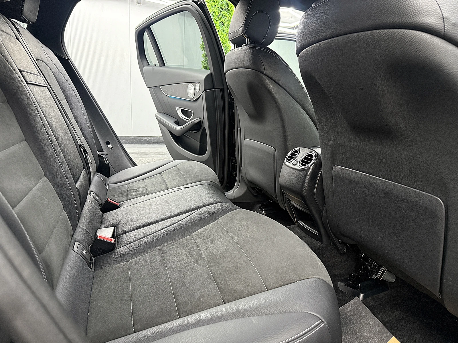 Mercedes-Benz GLC 250 Kupe/AMG-line/4-Matic/DIGITAL/GERM СОБСТВЕН ЛИЗИНГ, снимка 9 - Автомобили и джипове - 54227513