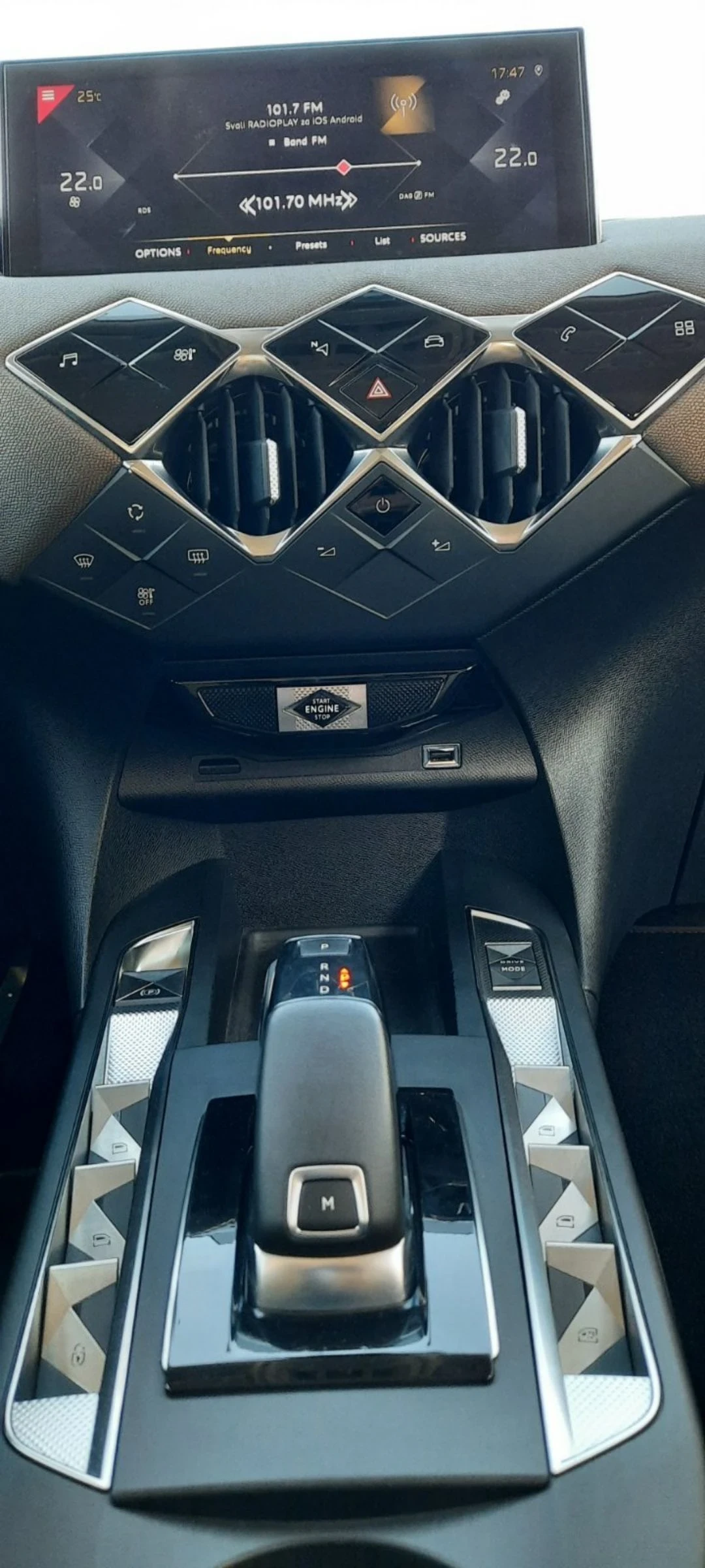 DS DS 3 Crossback, снимка 12 - Автомобили и джипове - 54335197