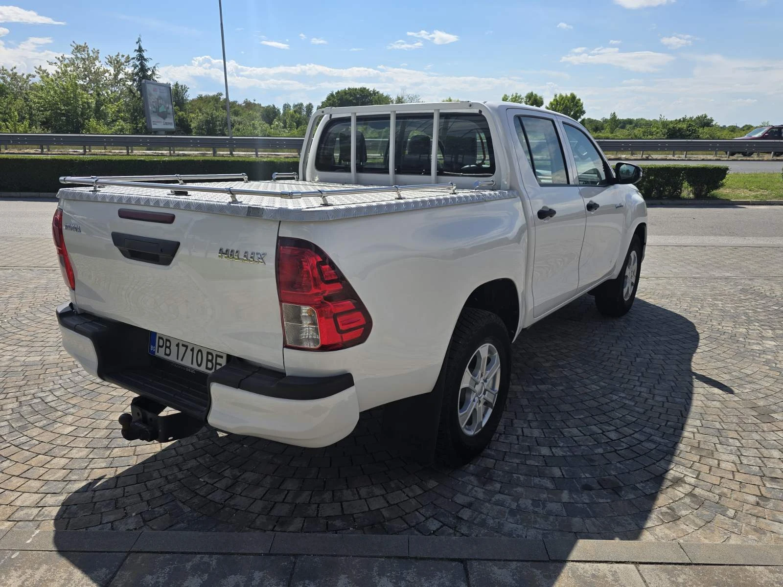 Toyota Hilux 2.4D 4X4 72 000 KM, снимка 8 - Автомобили и джипове - 54589073