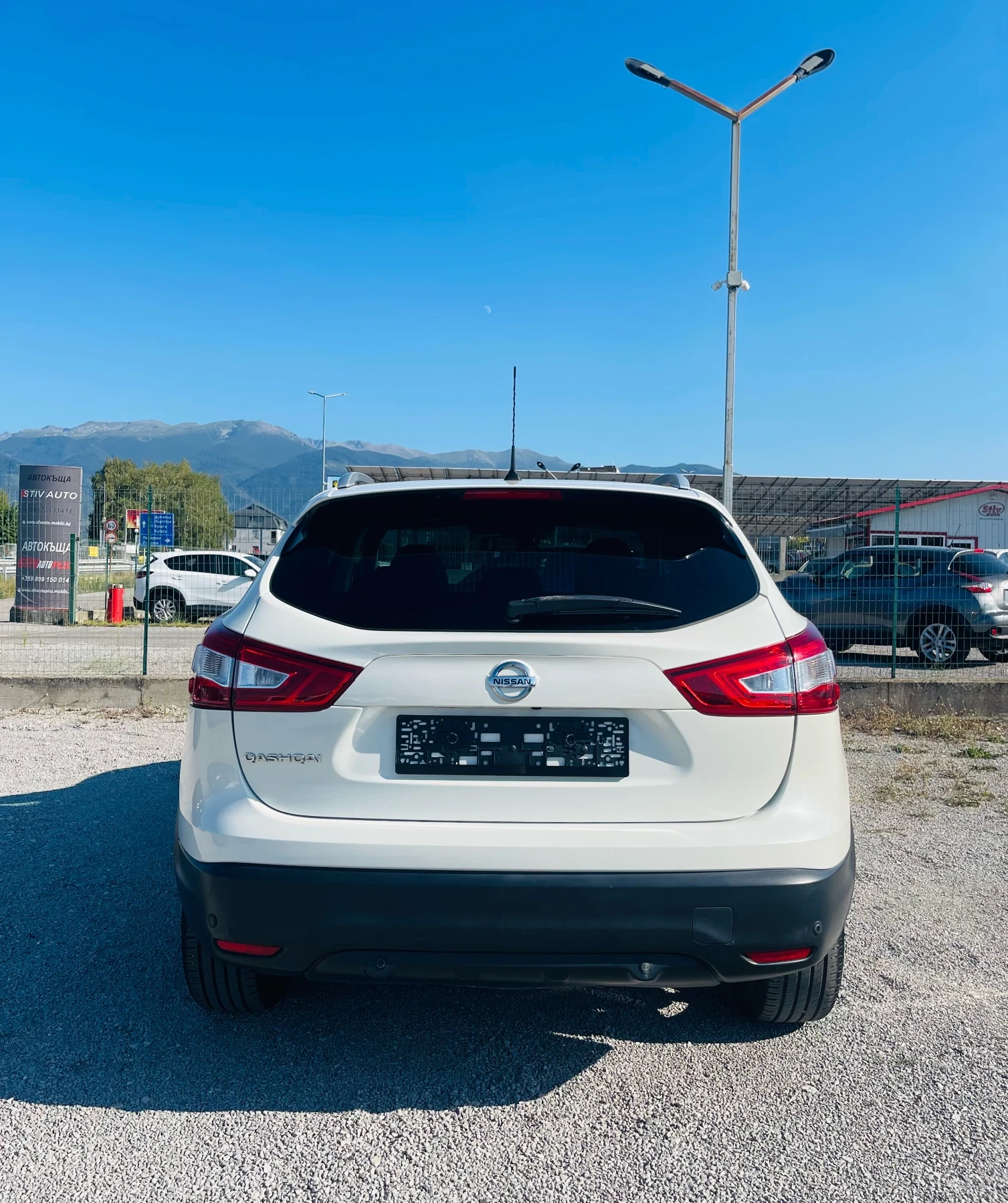 Nissan Qashqai 1.6 dci* EURO6* Панорама* Камера 360* Сервиз истор, снимка 6 - Автомобили и джипове - 55754963
