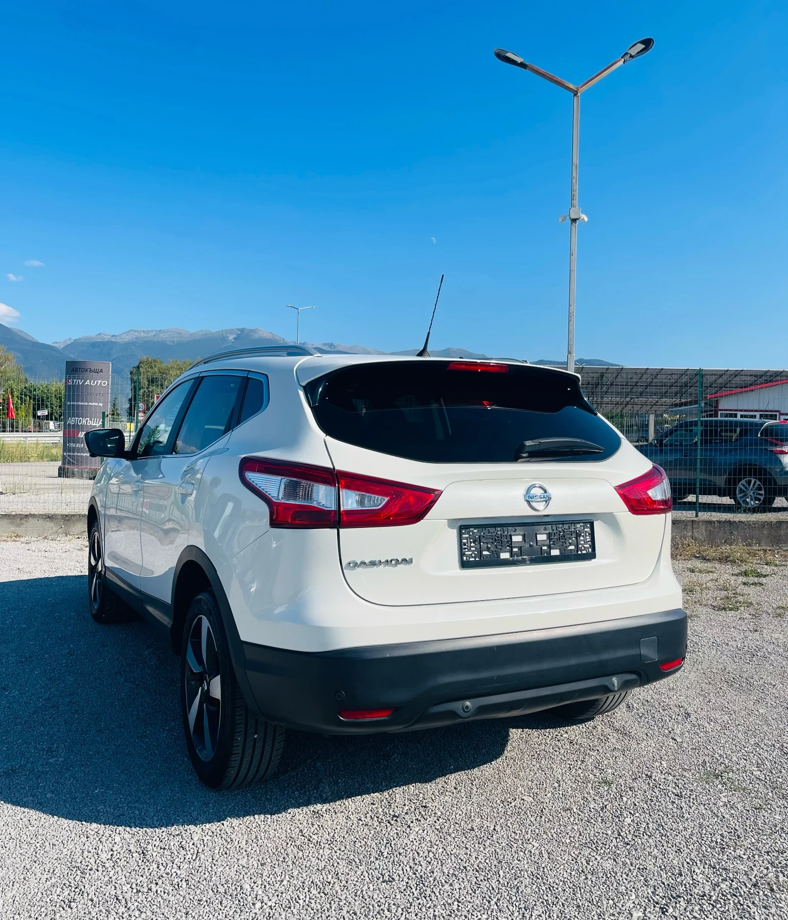 Nissan Qashqai 1.6 dci* EURO6* Панорама* Камера 360* Сервиз истор, снимка 7 - Автомобили и джипове - 55754963
