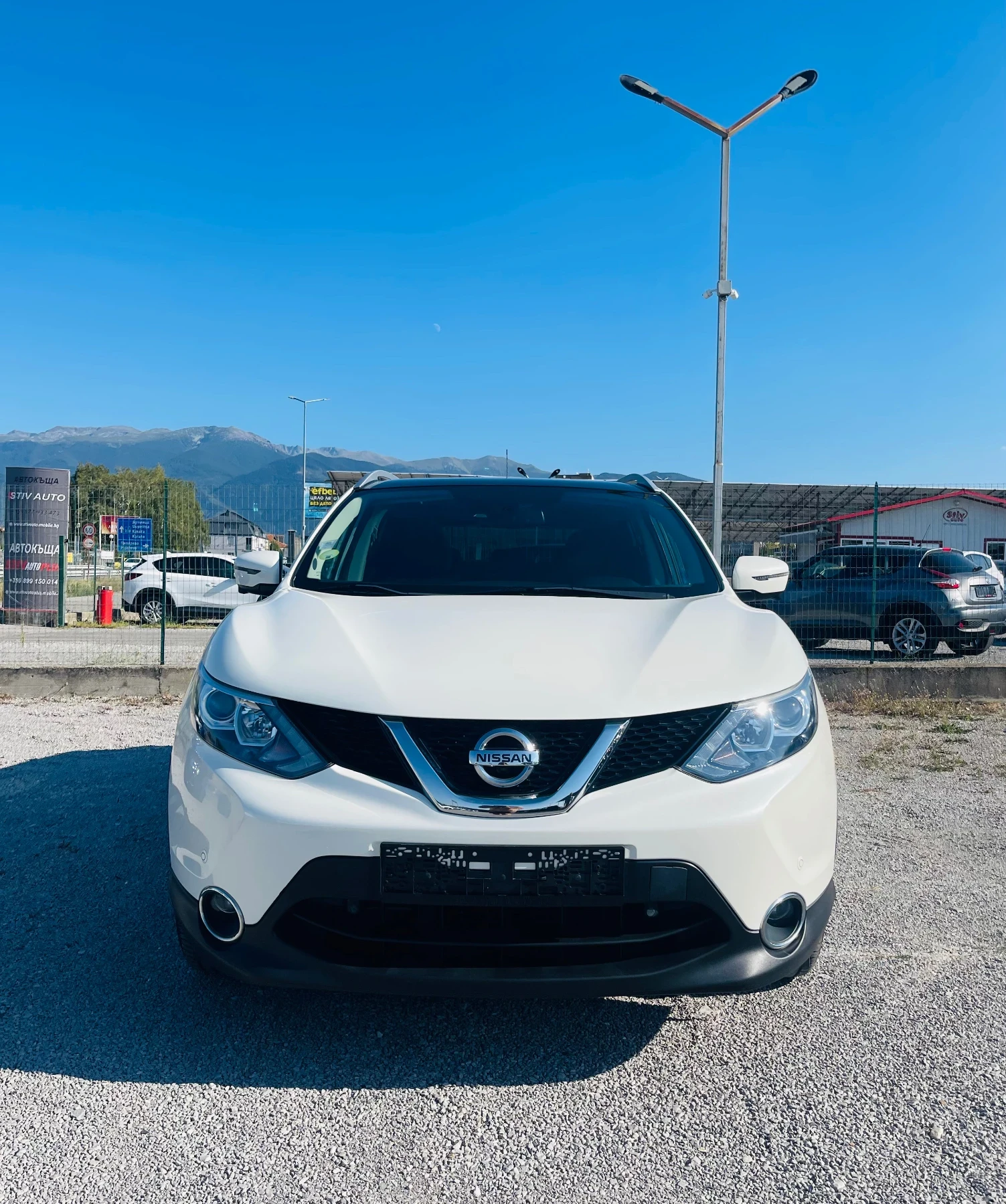 Nissan Qashqai 1.6 dci* EURO6* Панорама* Камера 360* Сервиз истор, снимка 2 - Автомобили и джипове - 55754963