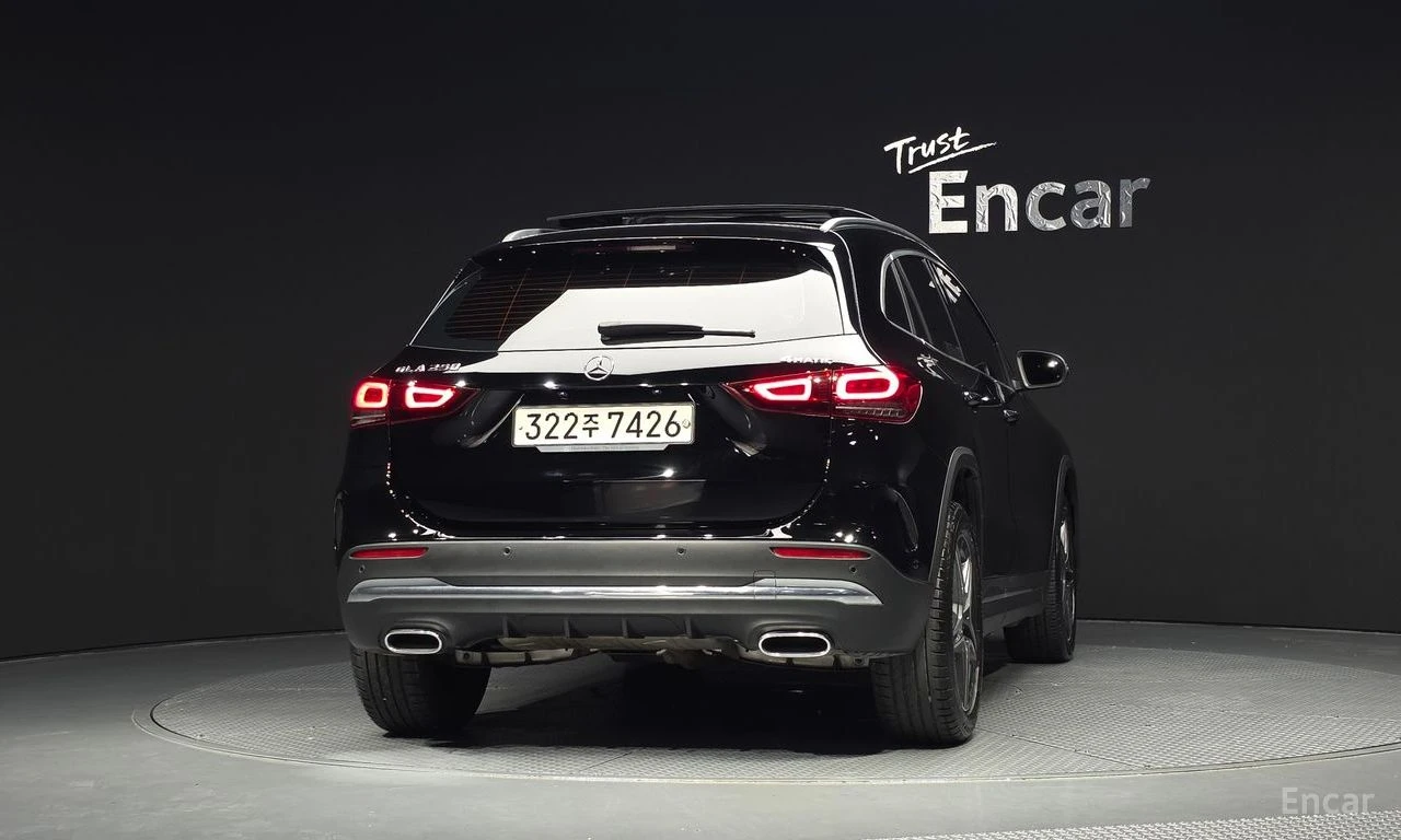 Mercedes-Benz GLA 250 AMG* LINE* 4MATIC* ДИСТРОНИК* LANE* ASSIST* ПАНОРА, снимка 4 - Автомобили и джипове - 55972968