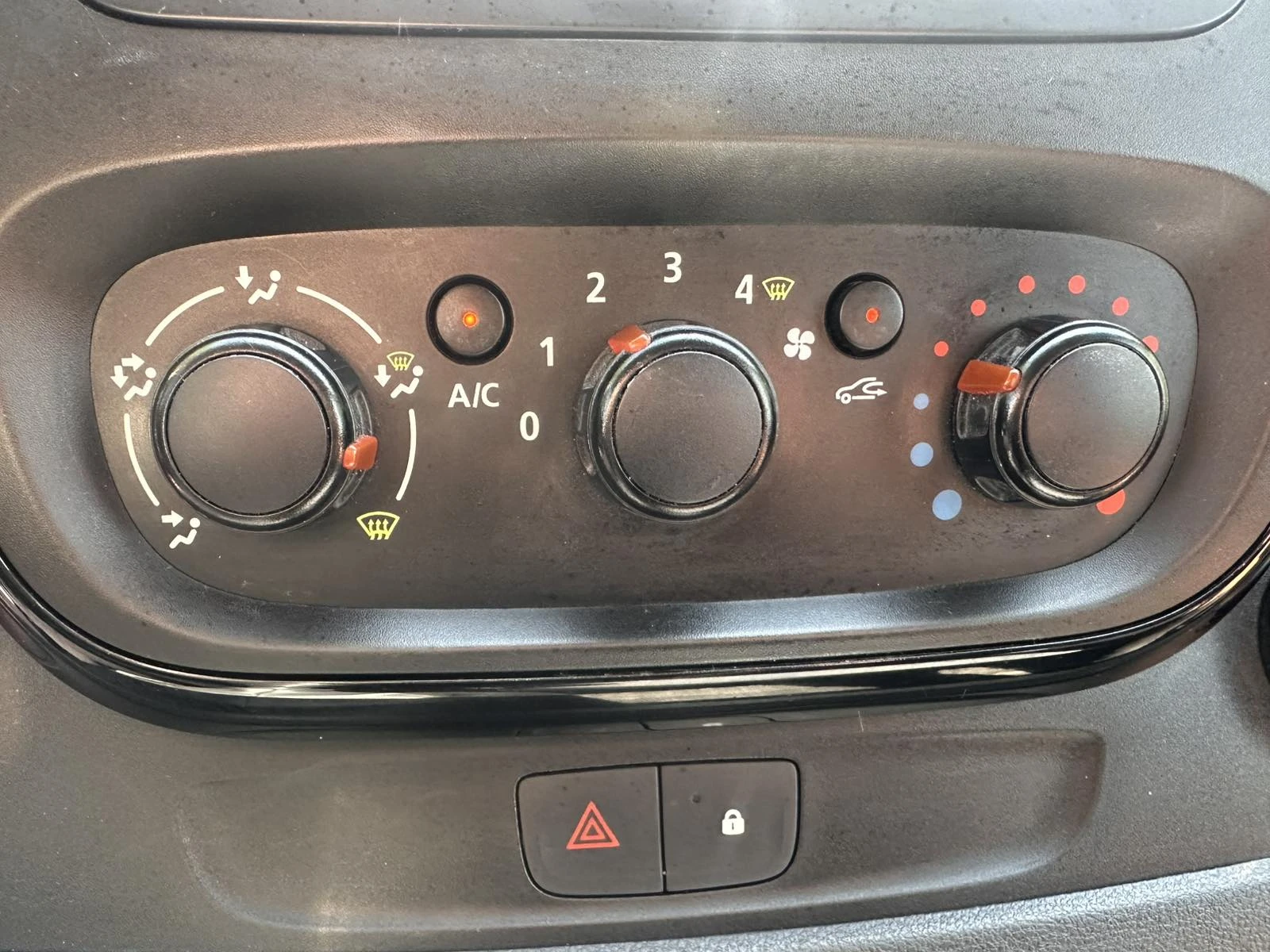 Opel Vivaro  F7 1.6 * LONG* 2016, снимка 8 - Бусове и автобуси - 54613689